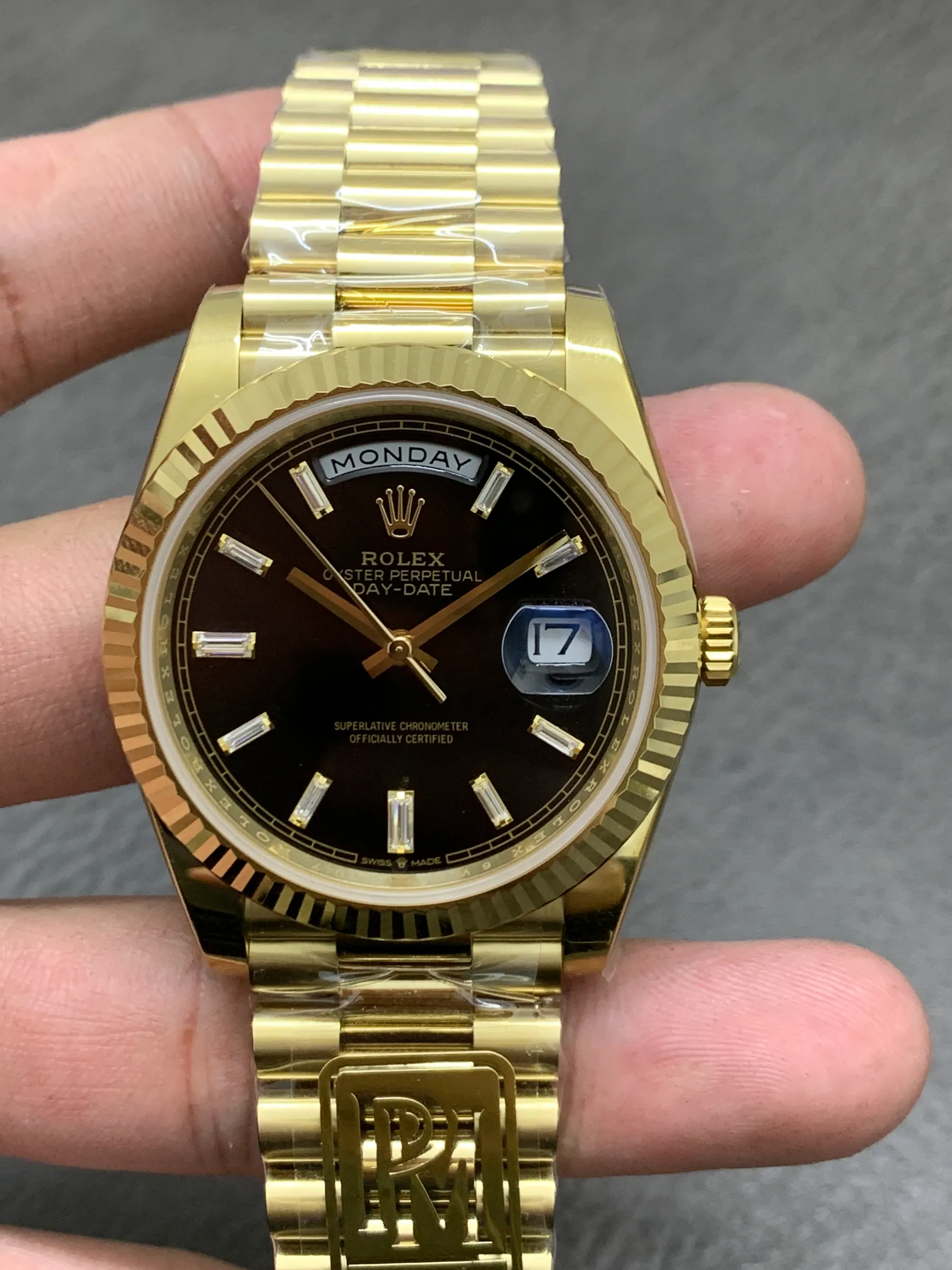 PPM l 单表耳3255 含陶瓷管 l 40 l 日历星期 Day-date 209g