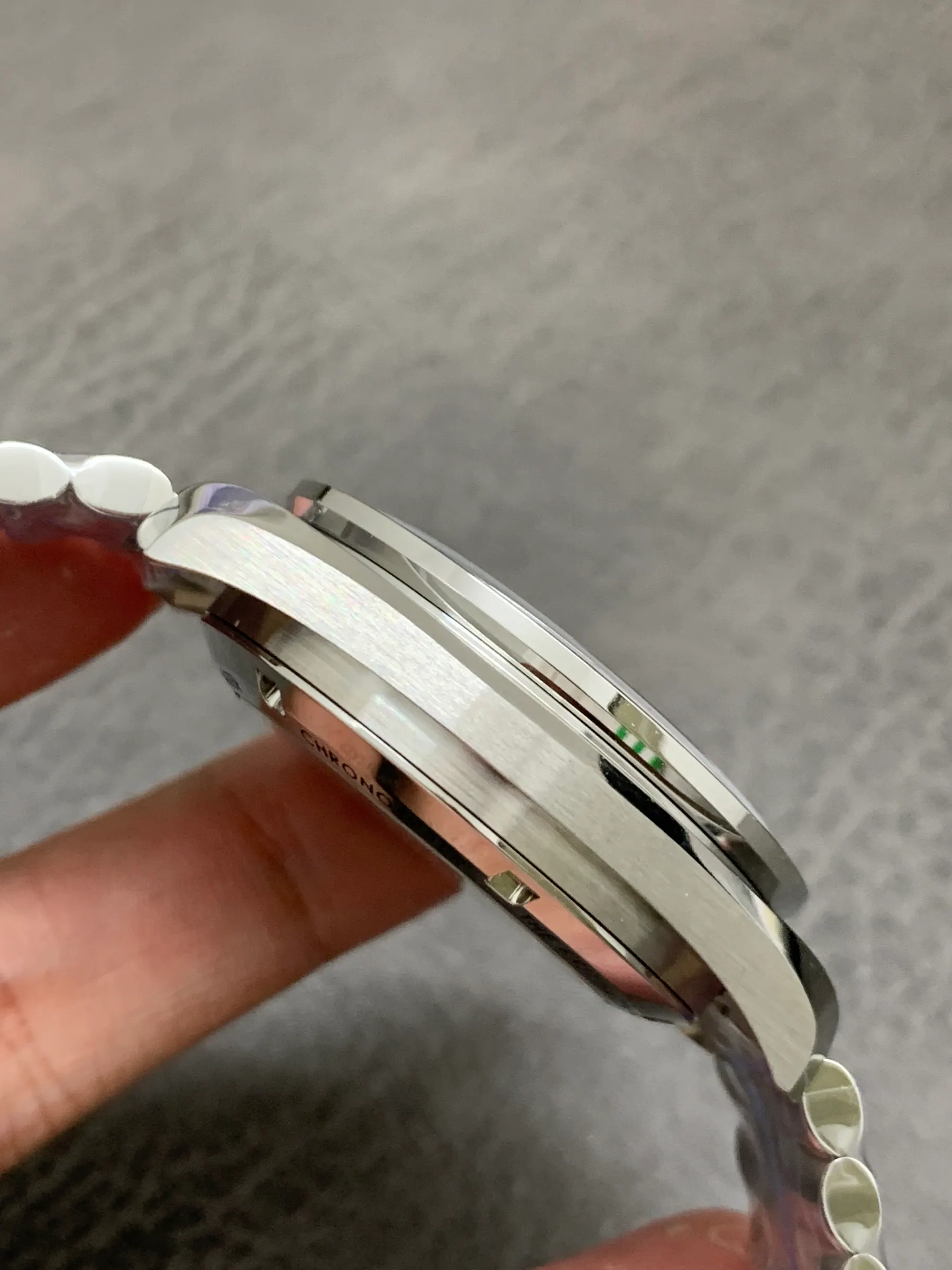 N1 l 3861 l 42毫米 l 欧米茄超霸月球表专业款 310.60.42.50.10.001