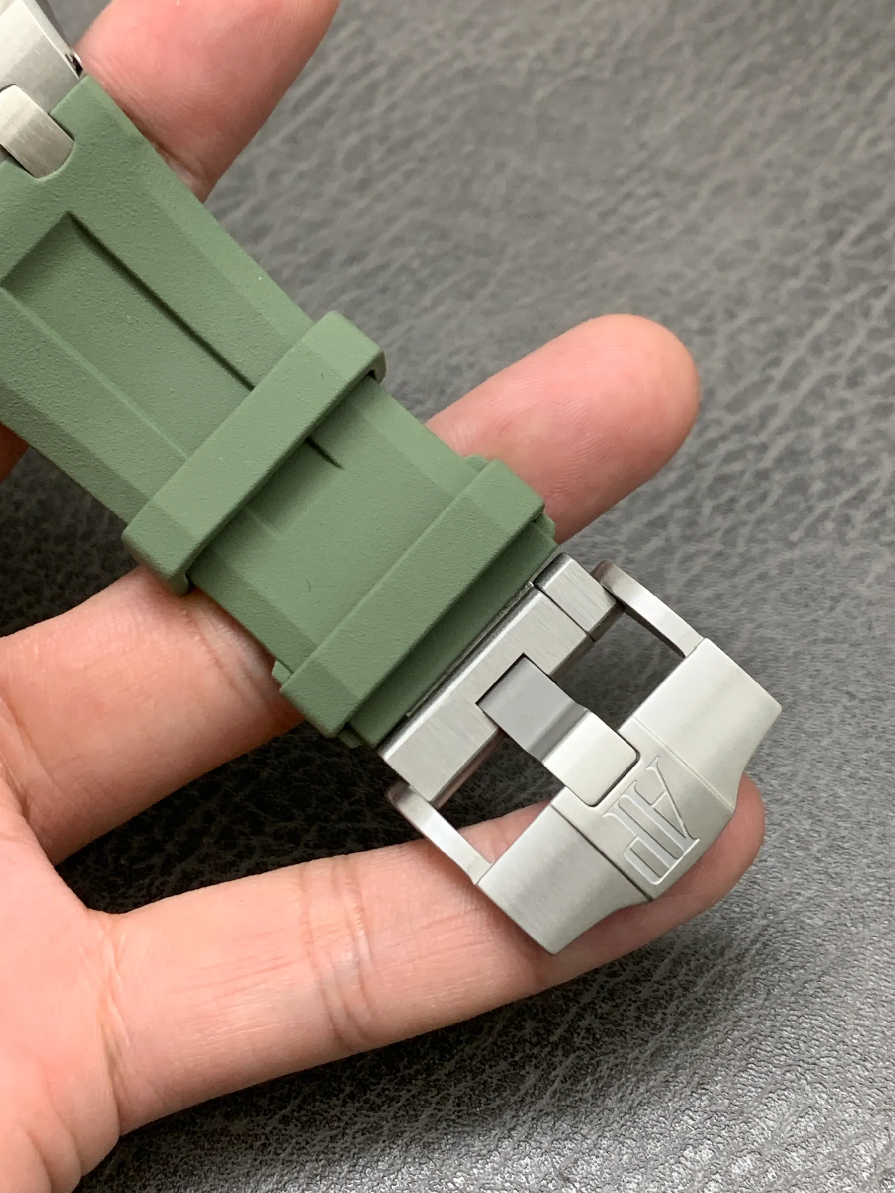 APS l 4302 l 42mm l 爱彼 15720