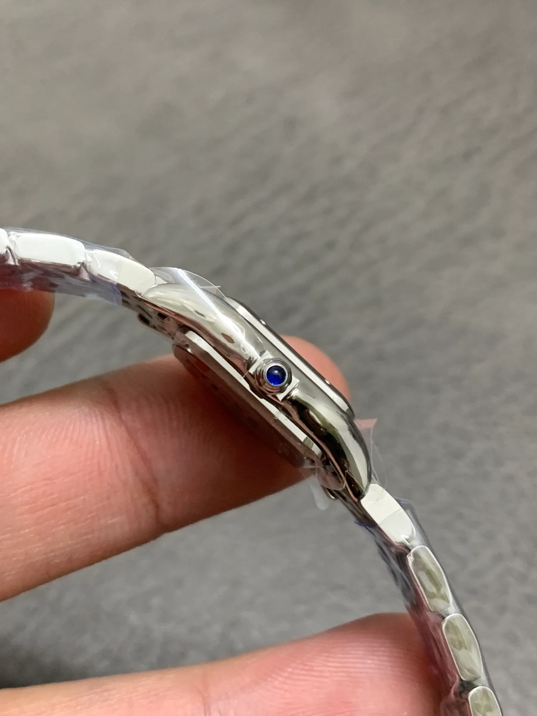 BV | 石英机芯 l 25.1 mm x 18.5 mm | Panthère de Cartier Mini