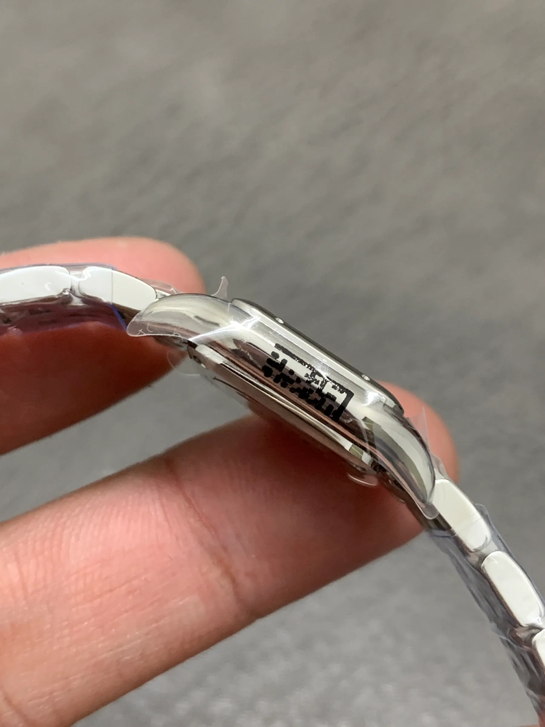 BV | 石英机芯 l 25.1 mm x 18.5 mm | Panthère de Cartier Mini