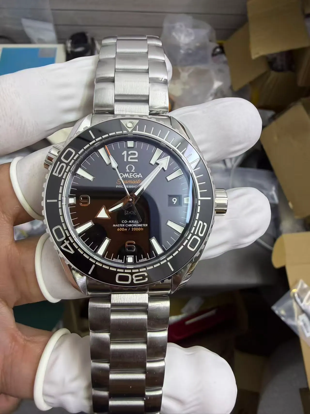VS | 8900 | 42mm | 海马 Planet Ocean 600M