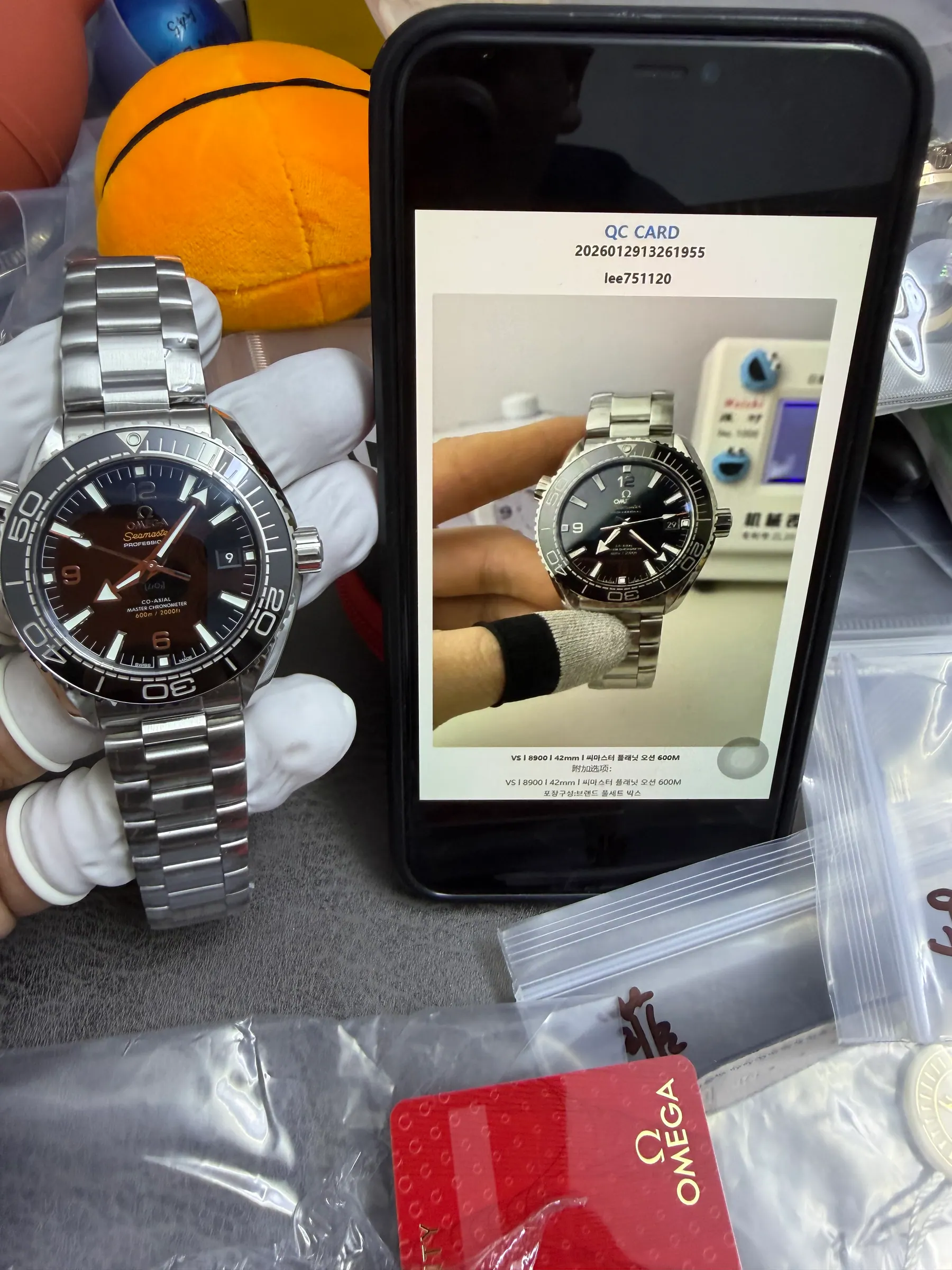 VS | 8900 | 42mm | 海马 Planet Ocean 600M