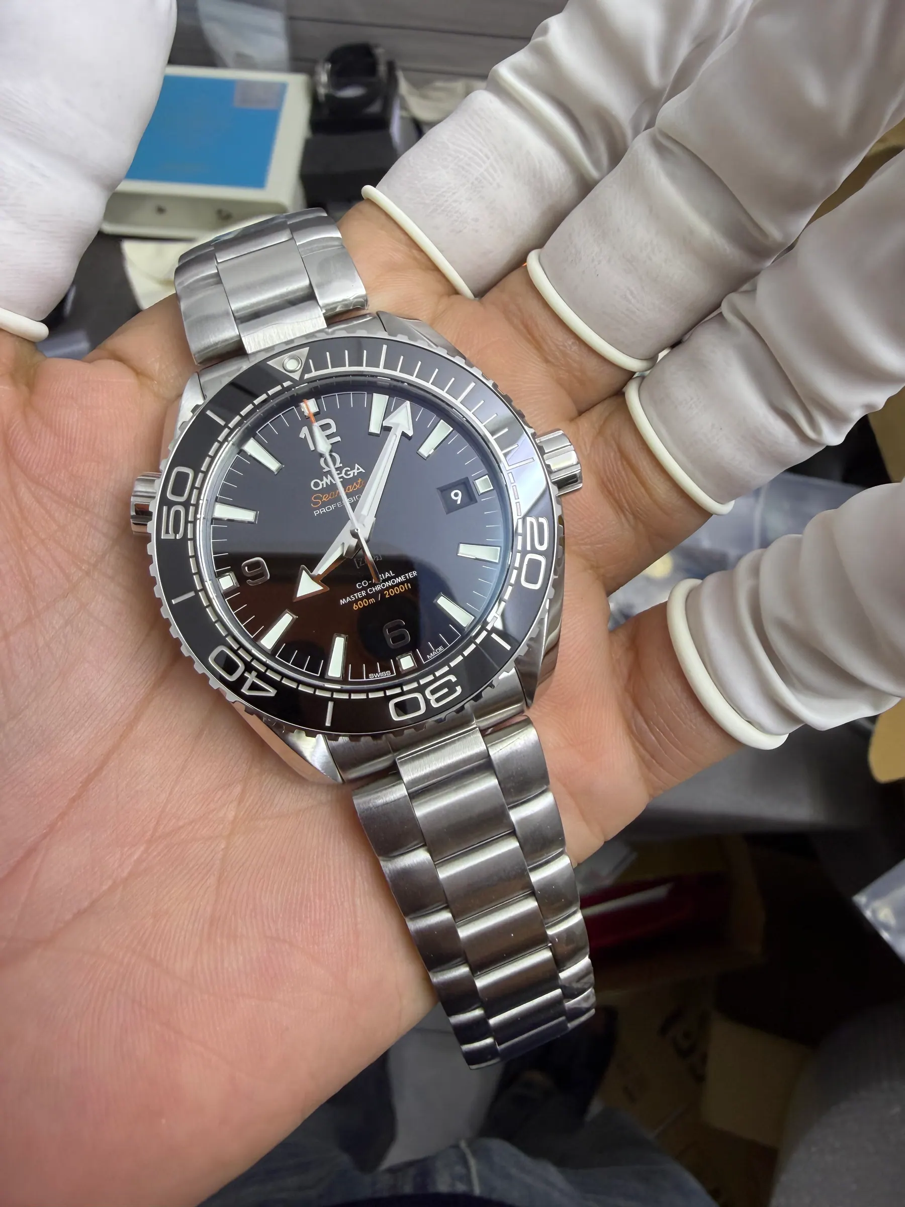 VS | 8900 | 42mm | 海马 Planet Ocean 600M