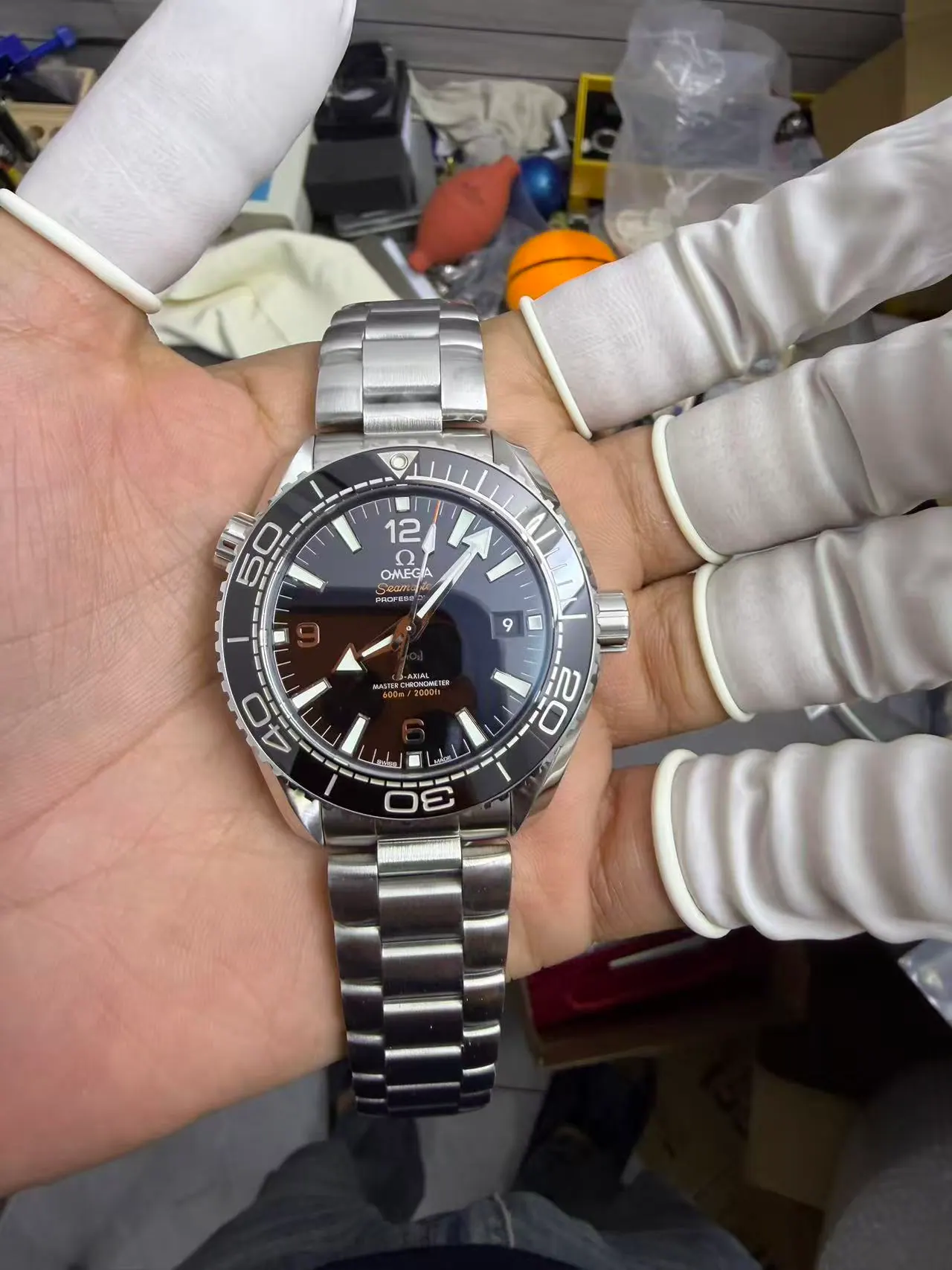VS | 8900 | 42mm | 海马 Planet Ocean 600M