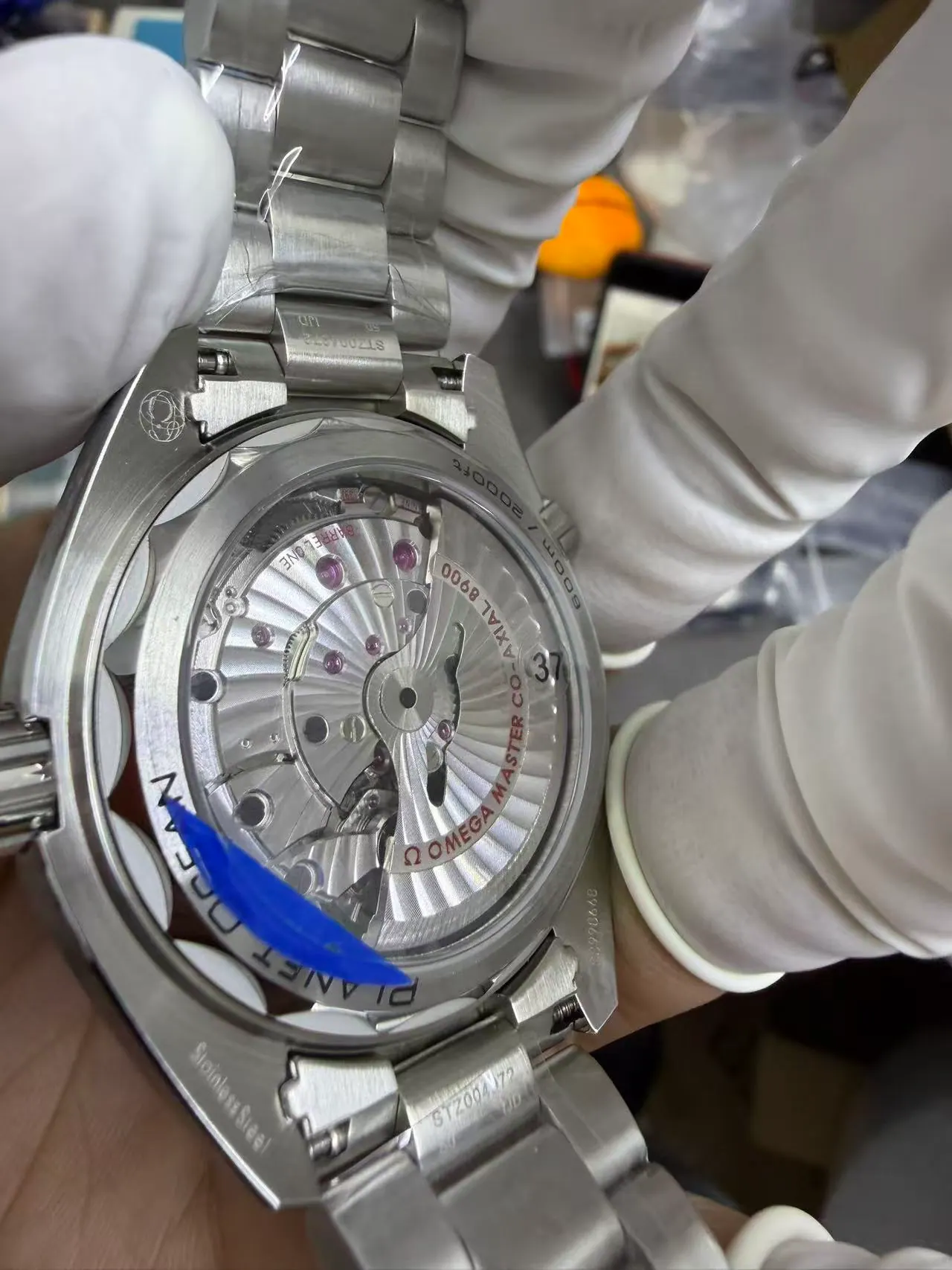 VS | 8900 | 42mm | 海马 Planet Ocean 600M