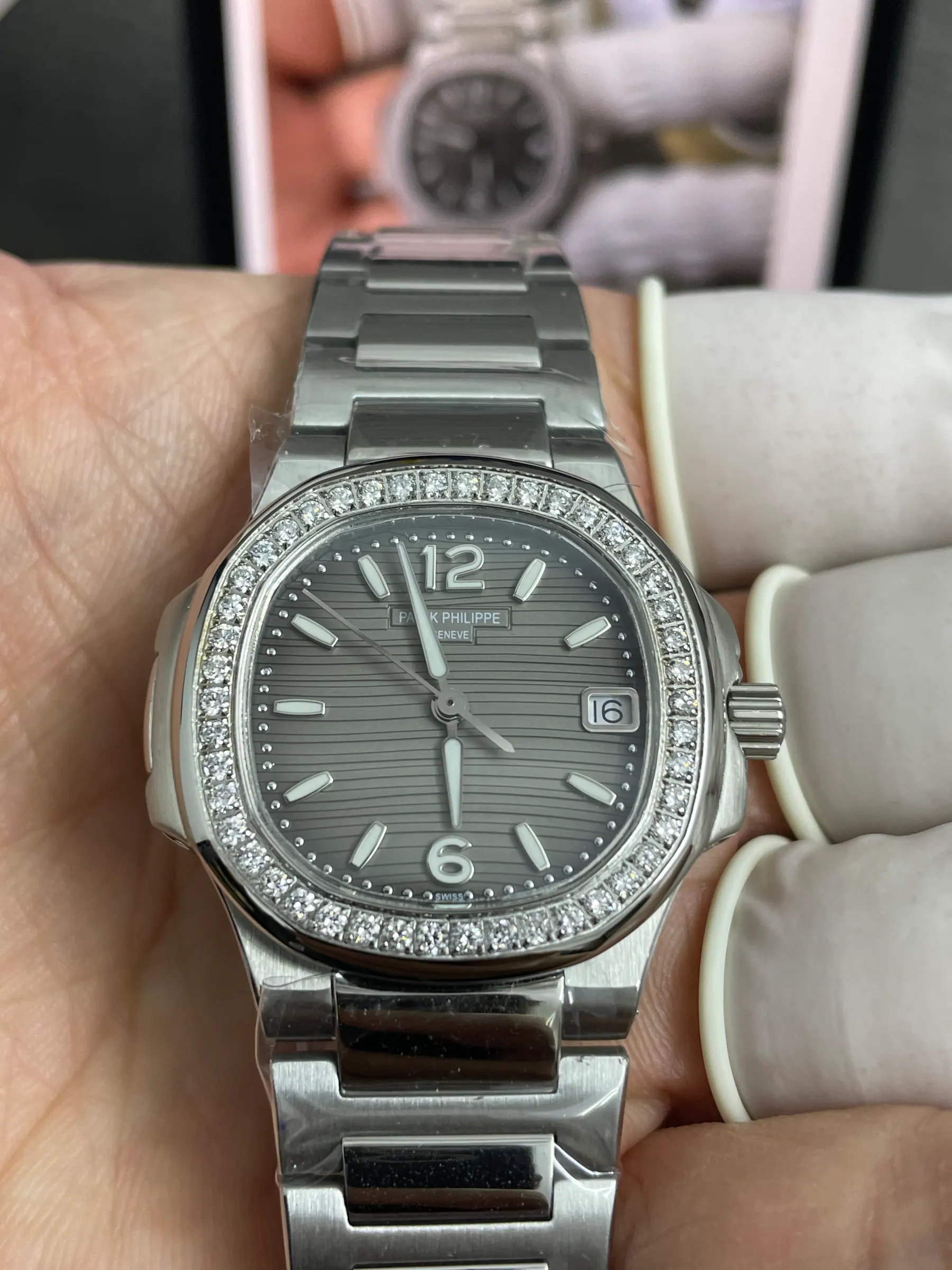 百达翡丽鹦鹉螺 32mm｜钻石