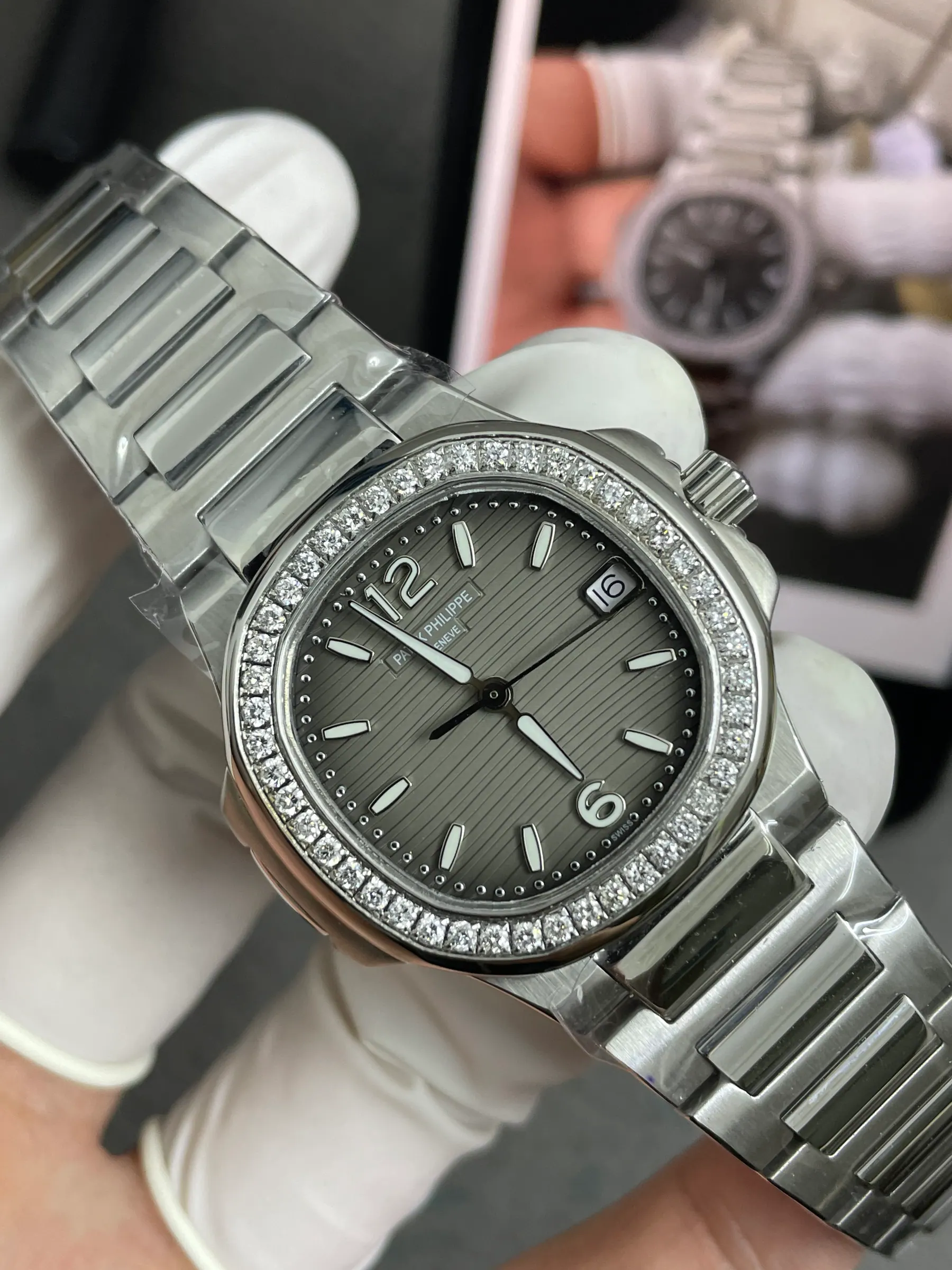 百达翡丽鹦鹉螺 32mm｜钻石