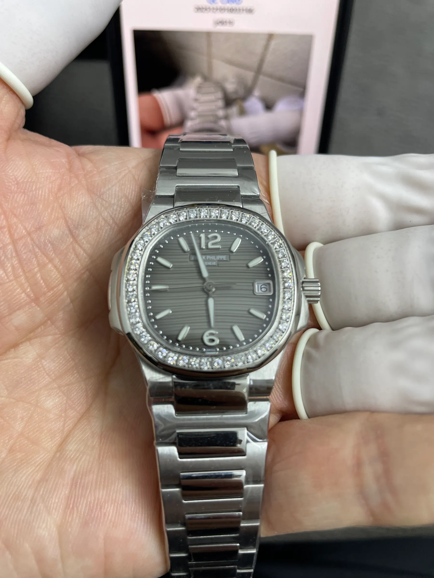 百达翡丽鹦鹉螺 32mm｜钻石