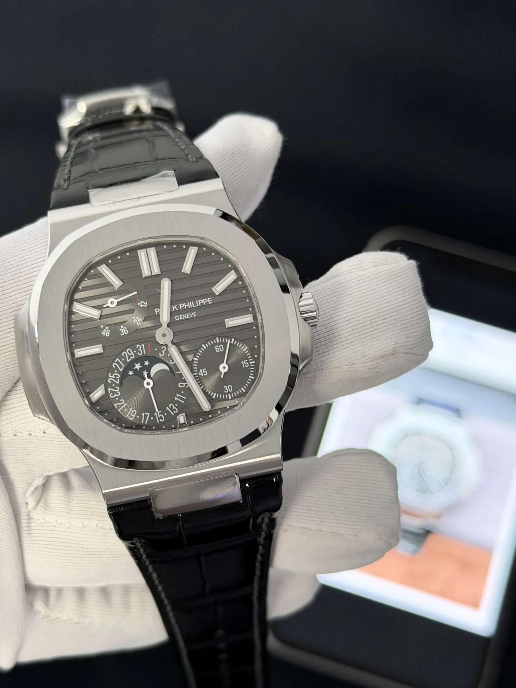 ZF l cal:240 机芯 l 40mm l 百达翡丽 Nautilus 5712