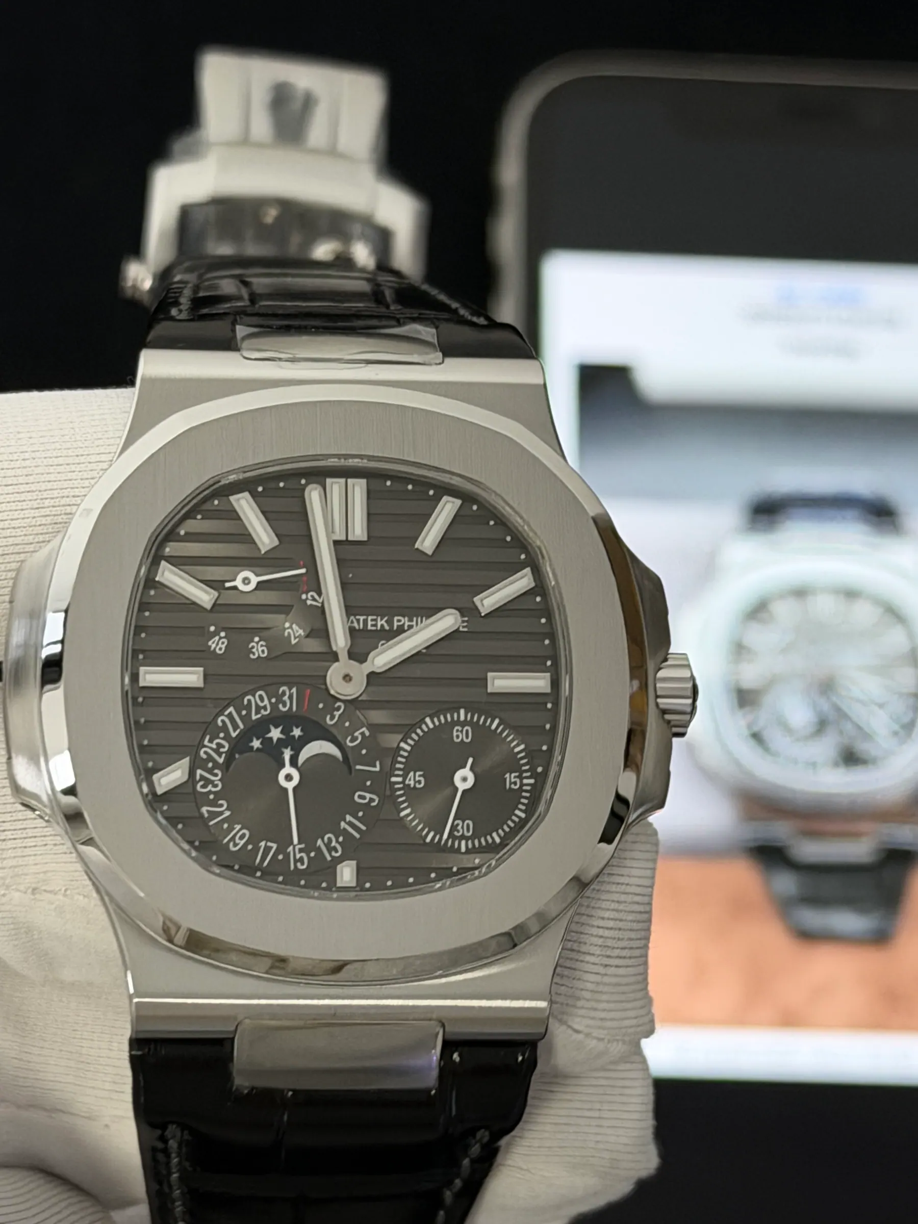 ZF l cal:240 机芯 l 40mm l 百达翡丽 Nautilus 5712