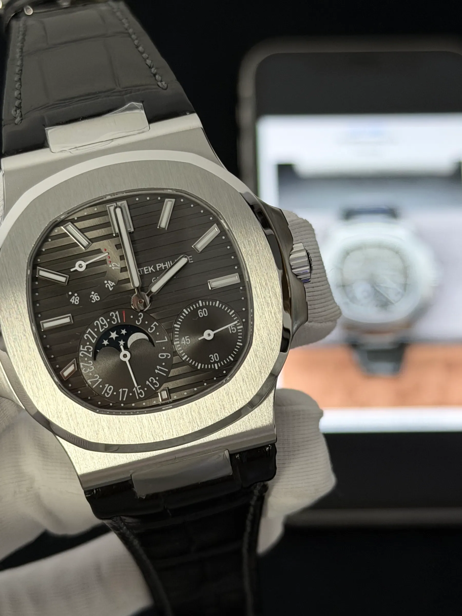 ZF l cal:240 机芯 l 40mm l 百达翡丽 Nautilus 5712