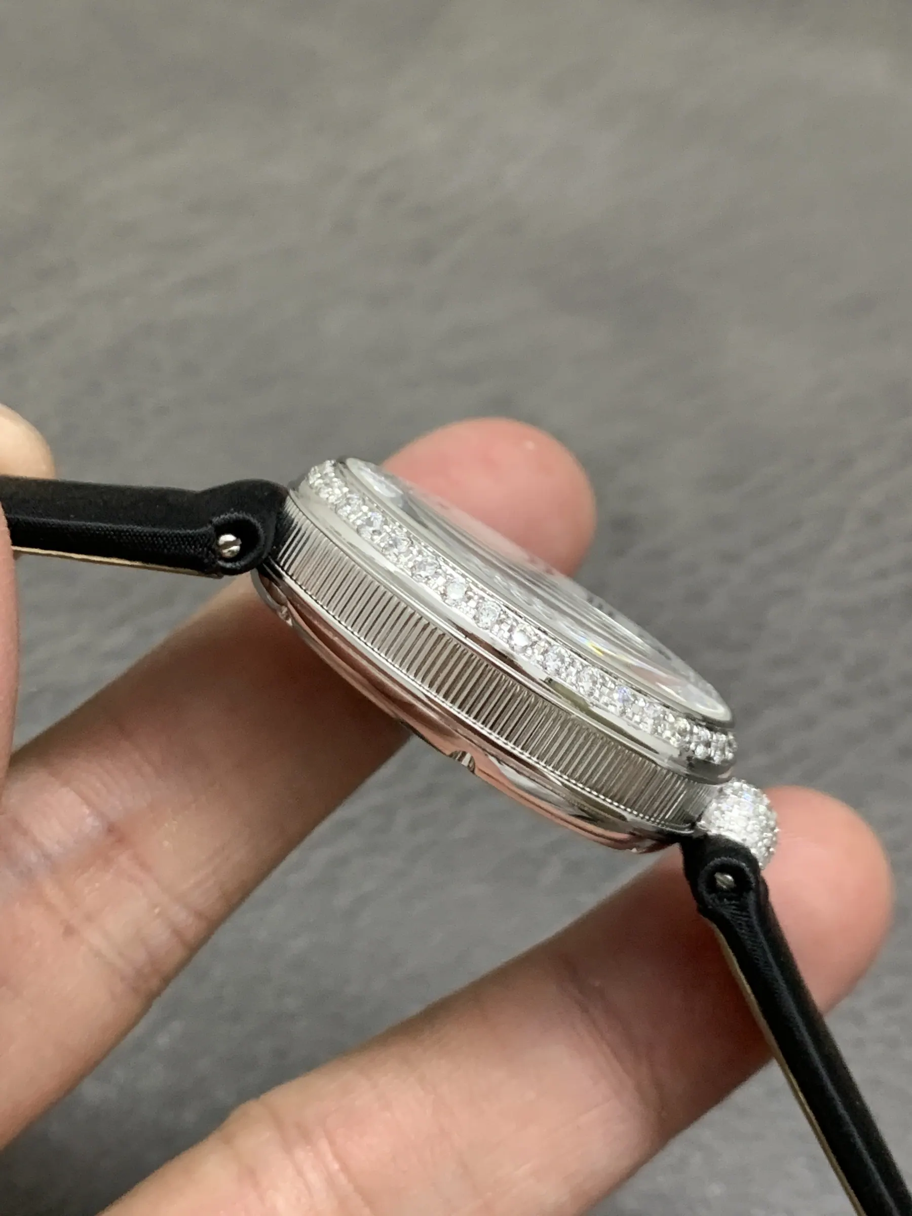 ZF l 6T28 cal 537/3 l 36.5x28.45 mm l 宝玑 Reine de Naples