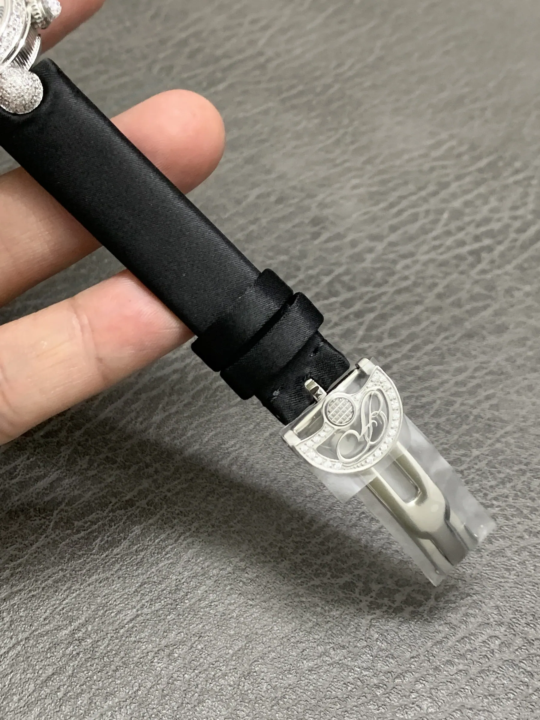 ZF l 6T28 cal 537/3 l 36.5x28.45 mm l 宝玑 Reine de Naples