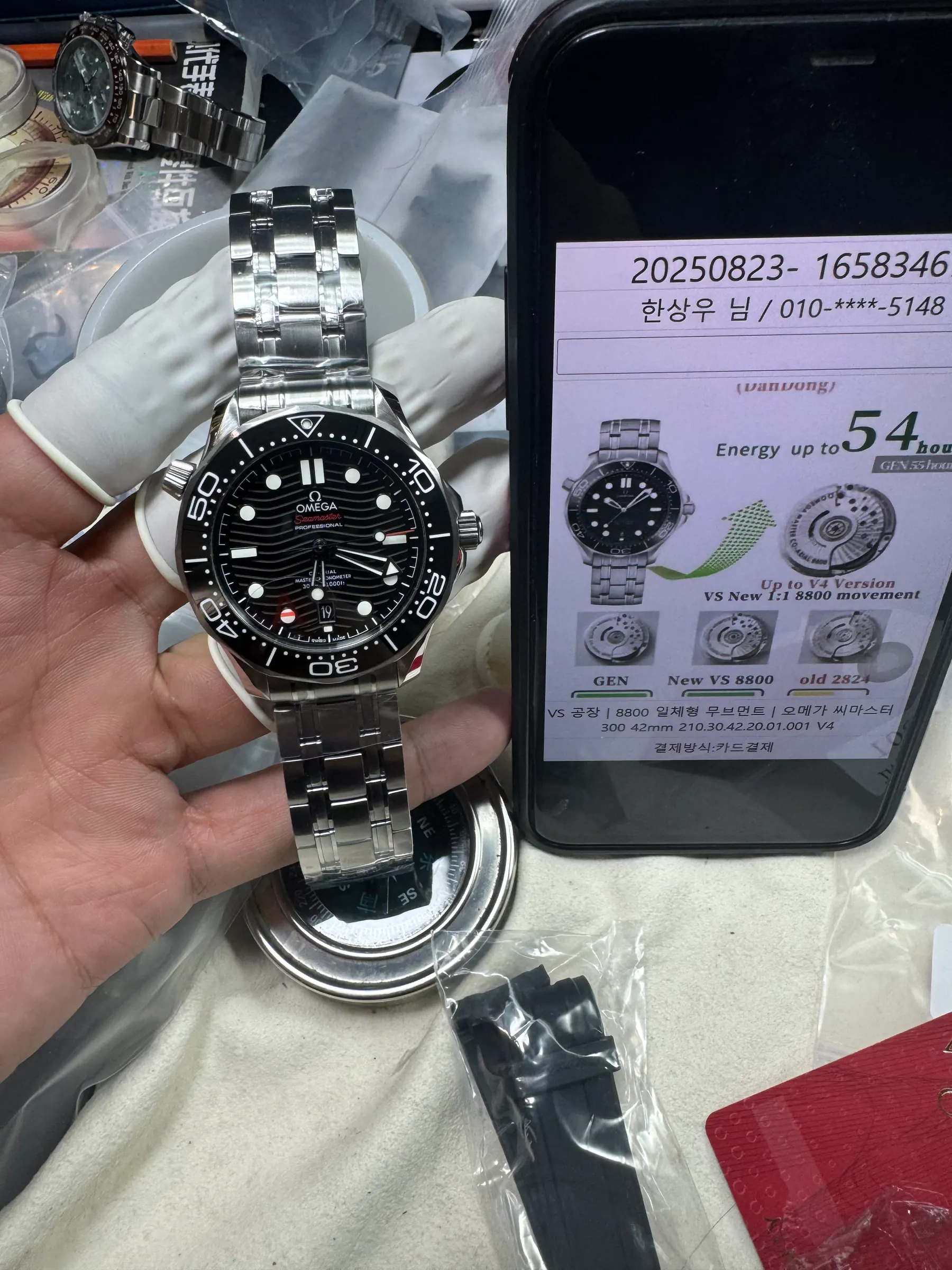 VS | 8800 机芯｜欧米茄海马潜水300M 210.30.42.20.01.001
