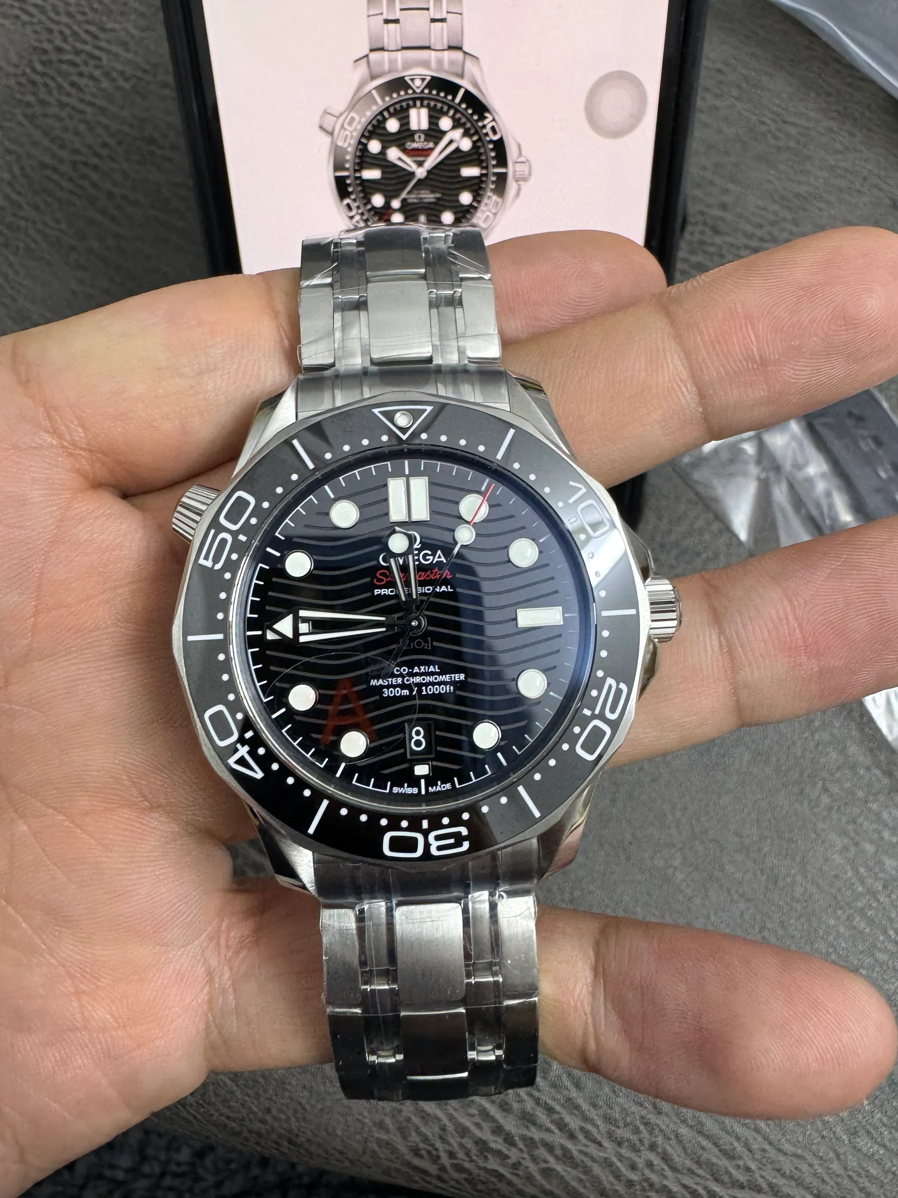 VS | 8800 机芯｜欧米茄海马潜水300M 210.30.42.20.01.001