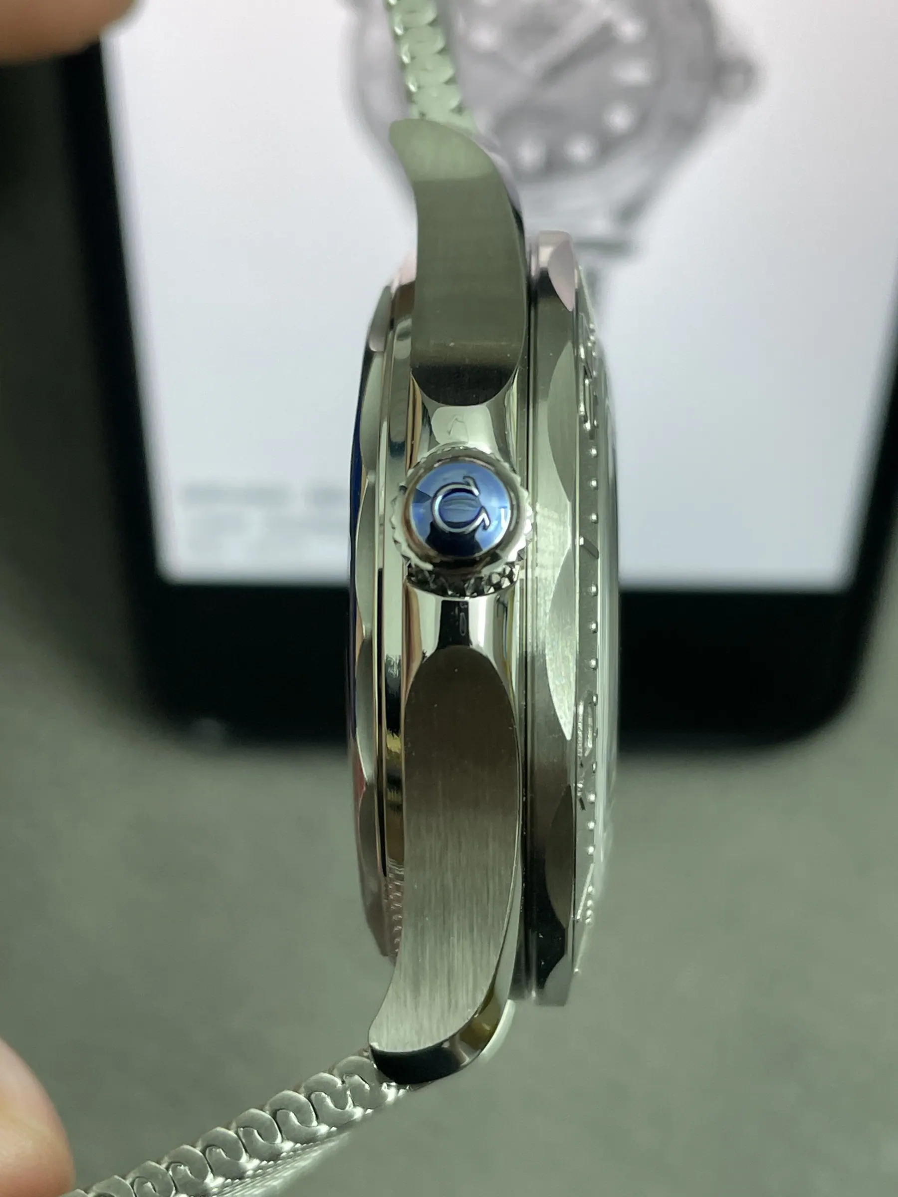 VS | 8800 机芯｜42mm | 欧米茄海马潜水300米 210.30.42.20.06.002 钛金属表链