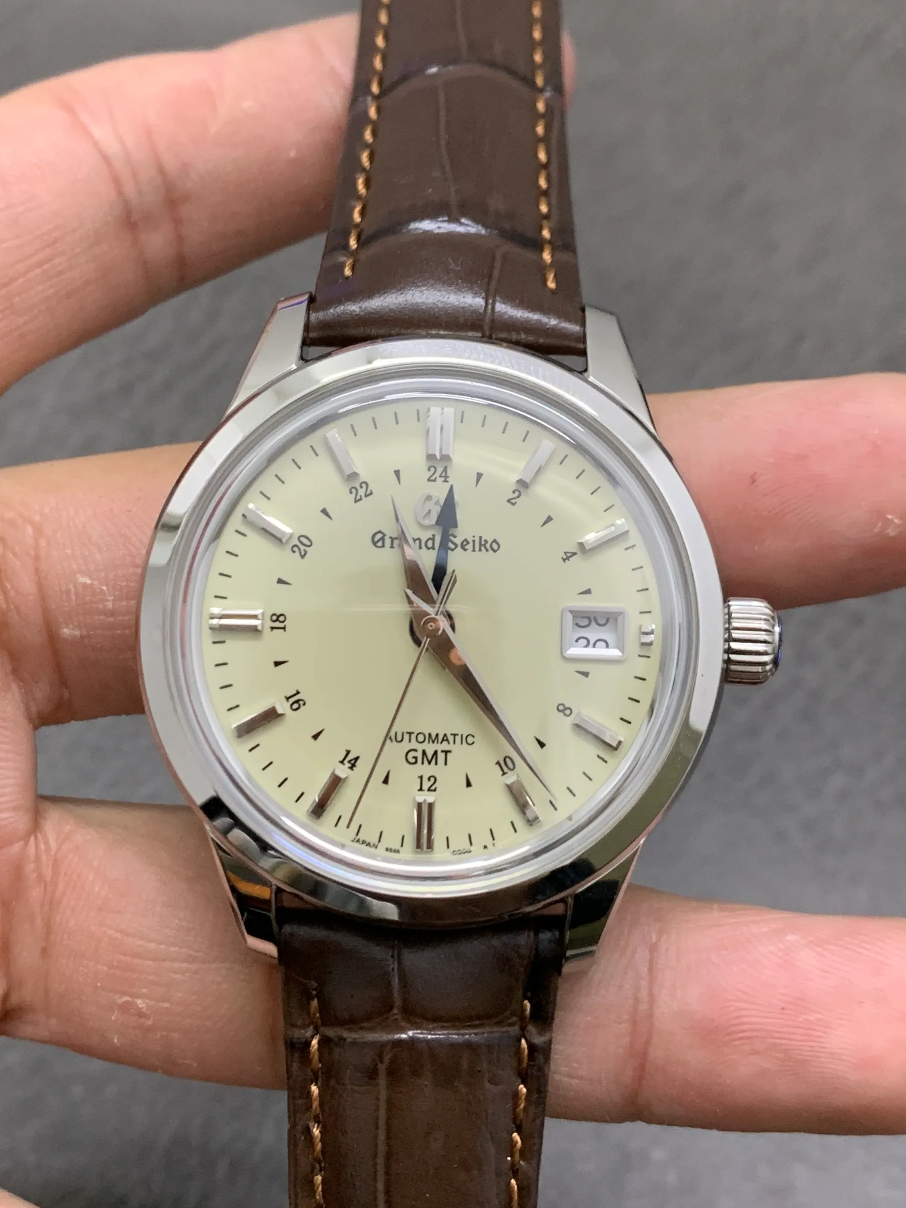 GS l NH34 机芯 l 39.5mm l Grand Seiko GMT SBGM221