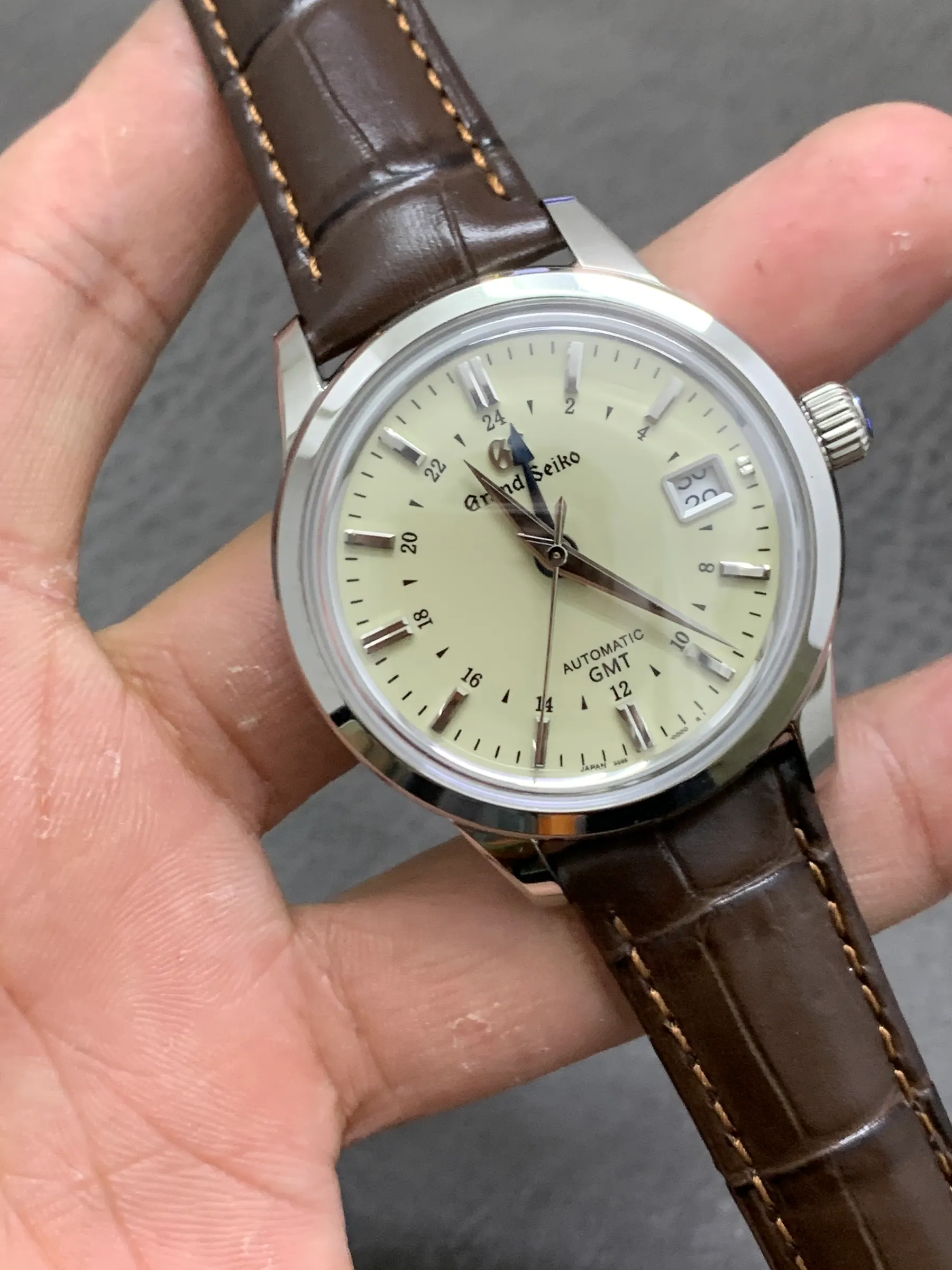 GS l NH34 机芯 l 39.5mm l Grand Seiko GMT SBGM221