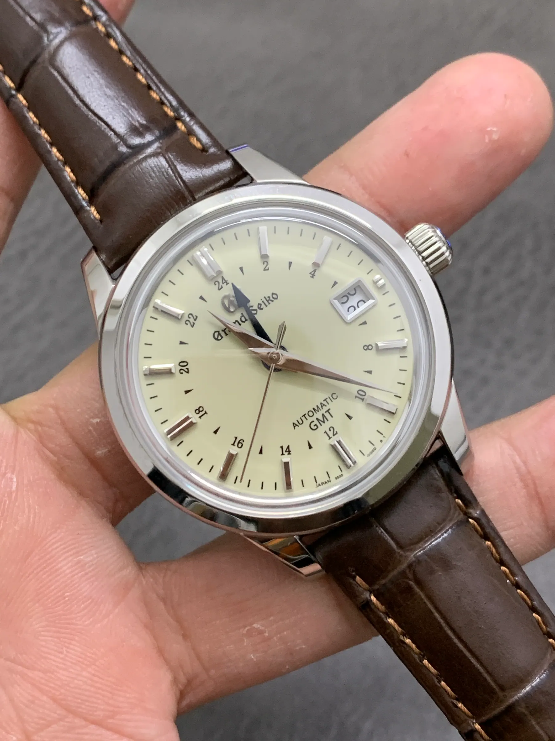 GS l NH34 机芯 l 39.5mm l Grand Seiko GMT SBGM221