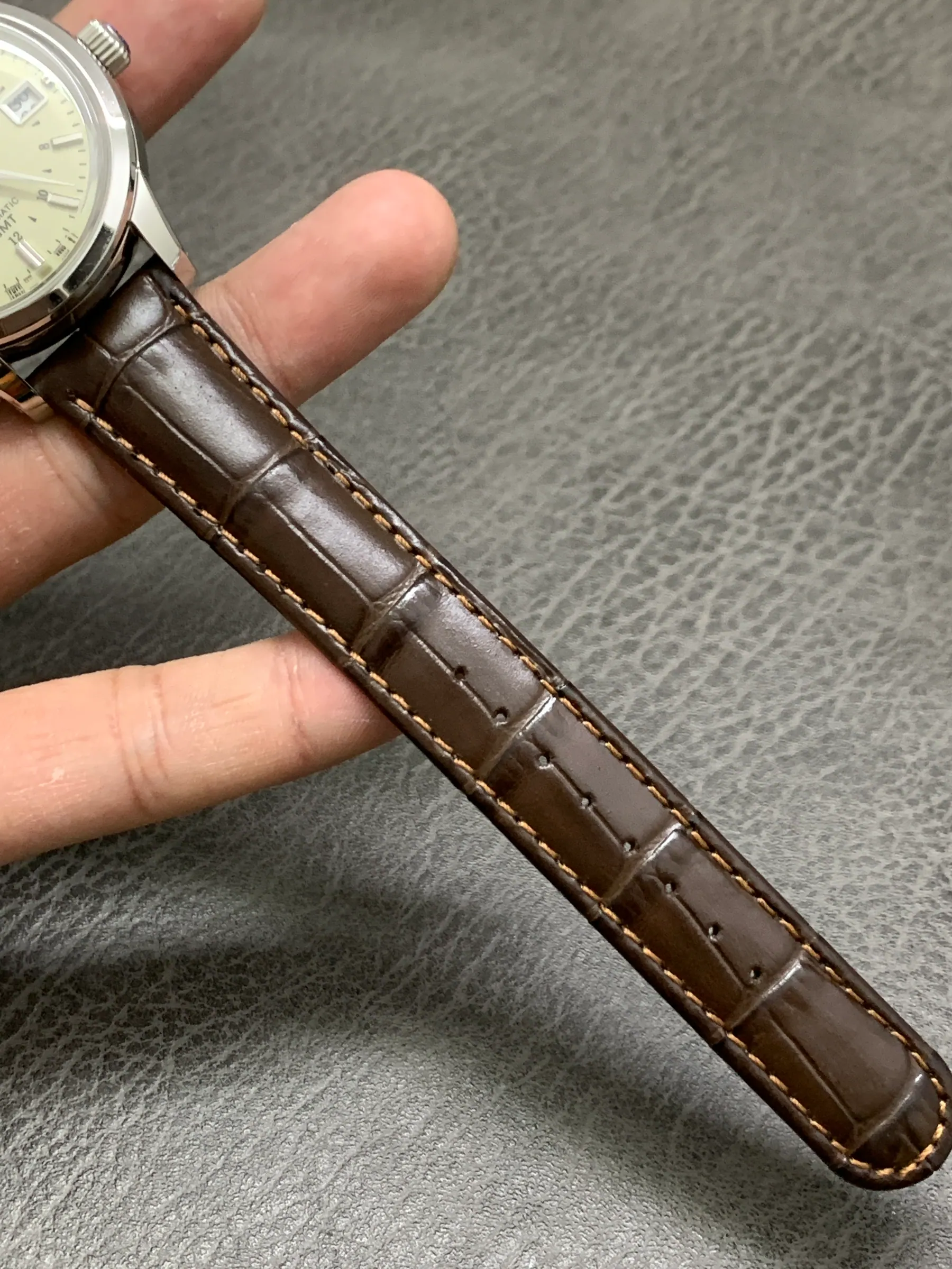 GS l NH34 机芯 l 39.5mm l Grand Seiko GMT SBGM221