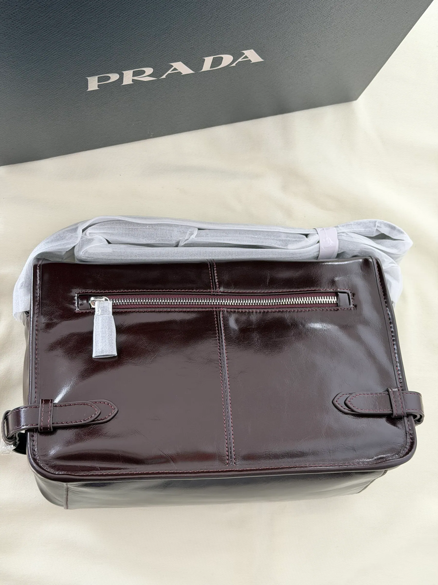 Prada 三角标志斜挎包 2VD073 30*20*11cm