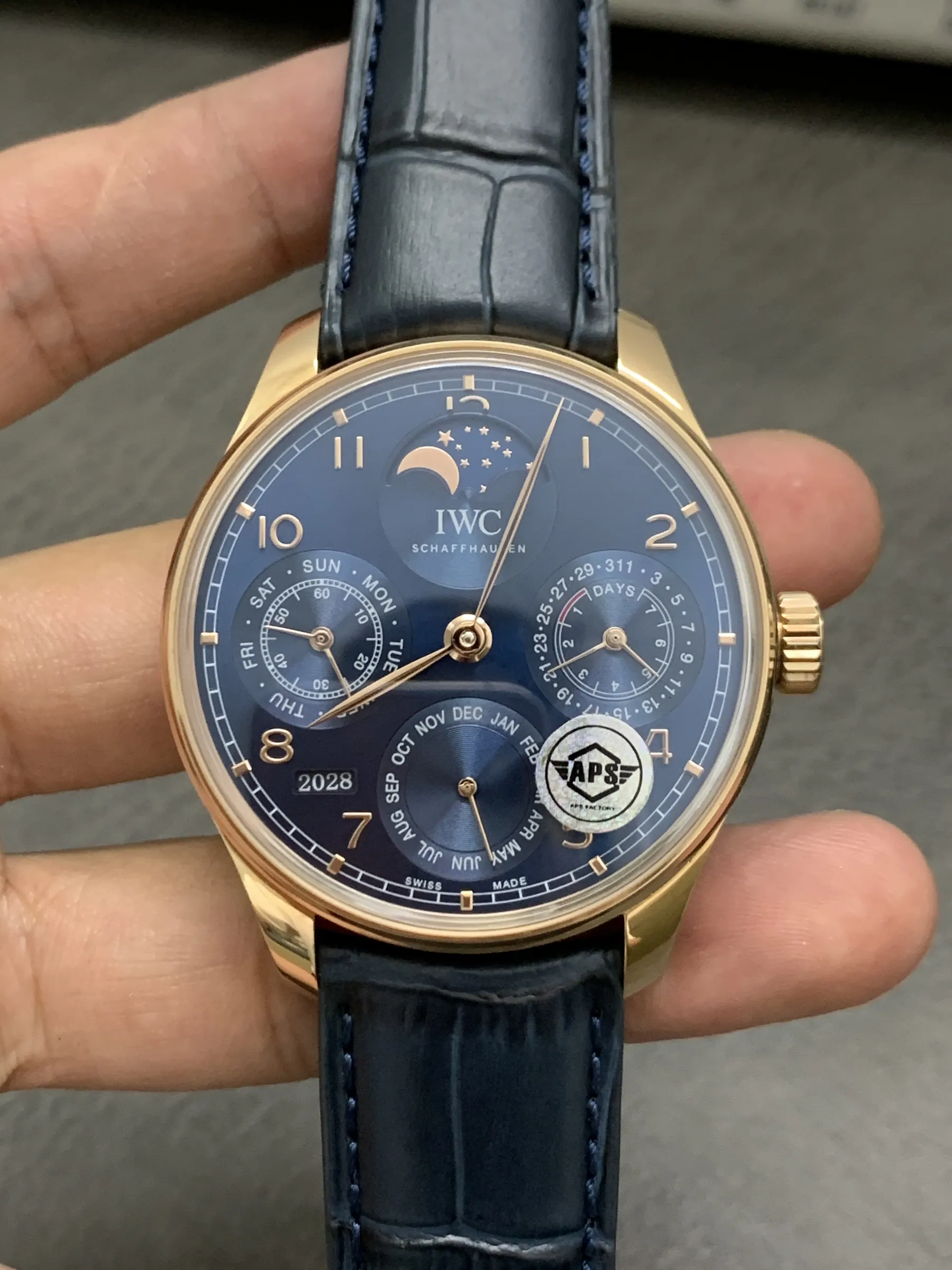 APS | 52610 机芯 | 44.2 mm | 葡萄牙系列万年历 IW503312