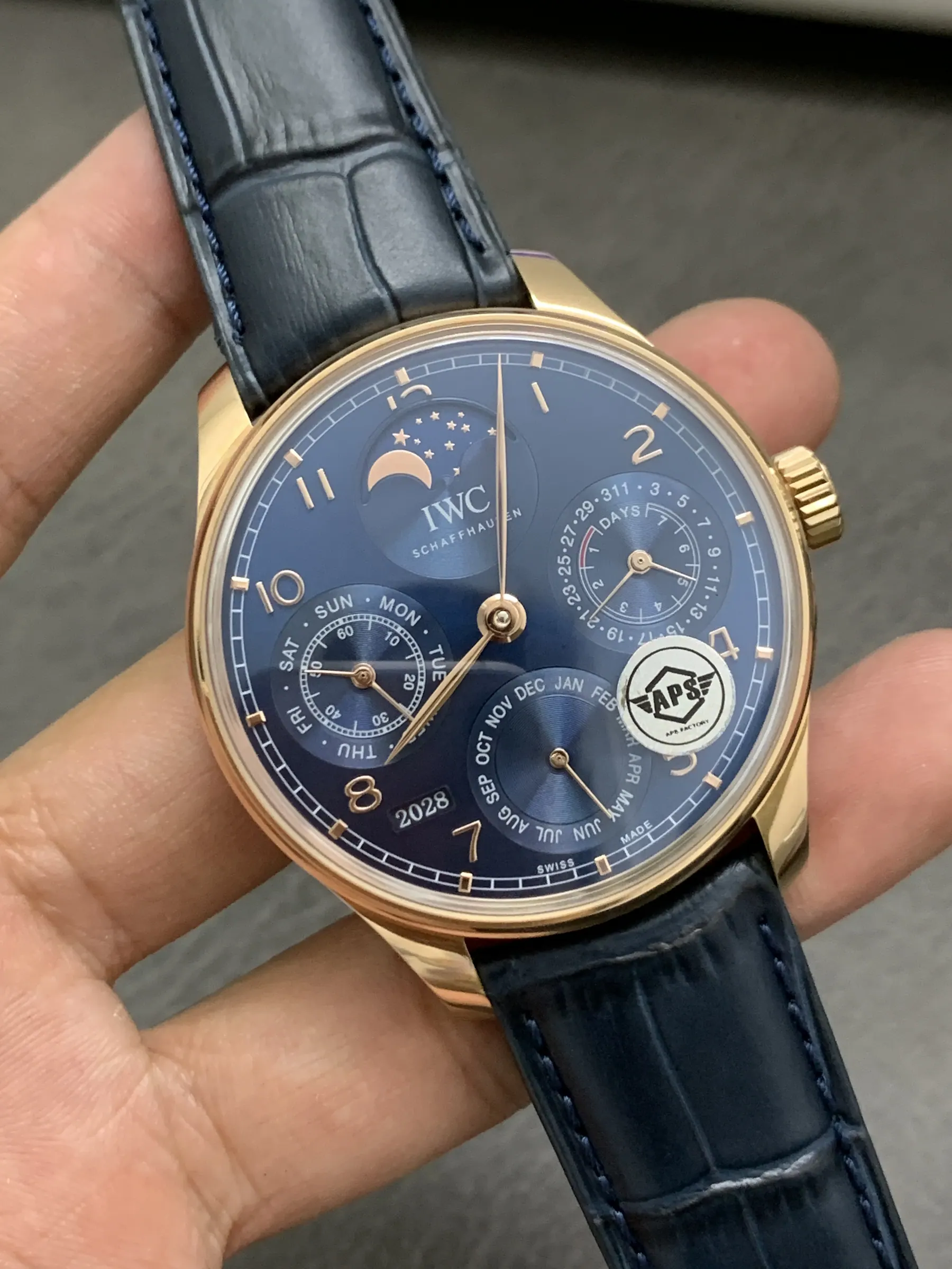 APS | 52610 机芯 | 44.2 mm | 葡萄牙系列万年历 IW503312