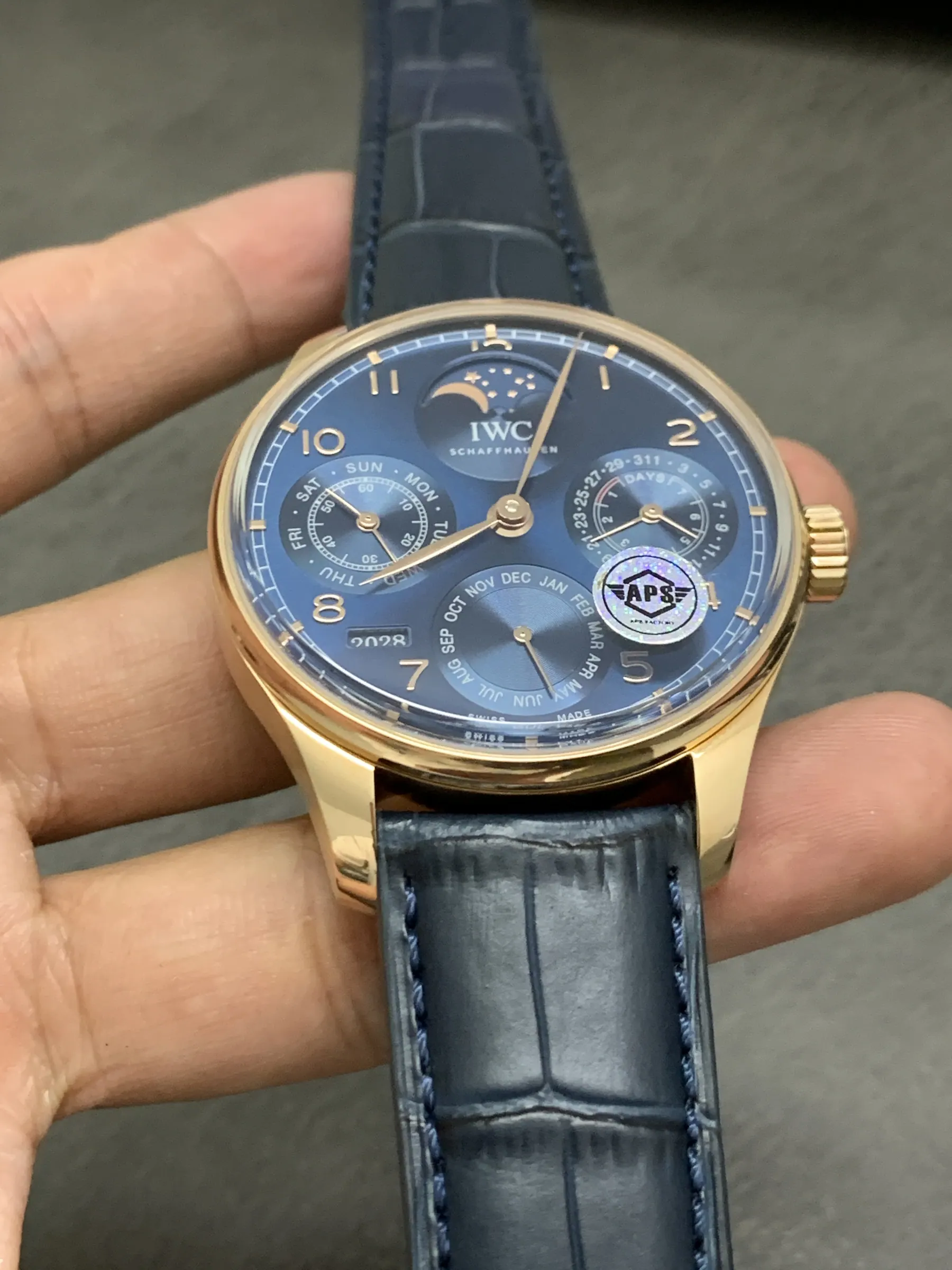 APS | 52610 机芯 | 44.2 mm | 葡萄牙系列万年历 IW503312