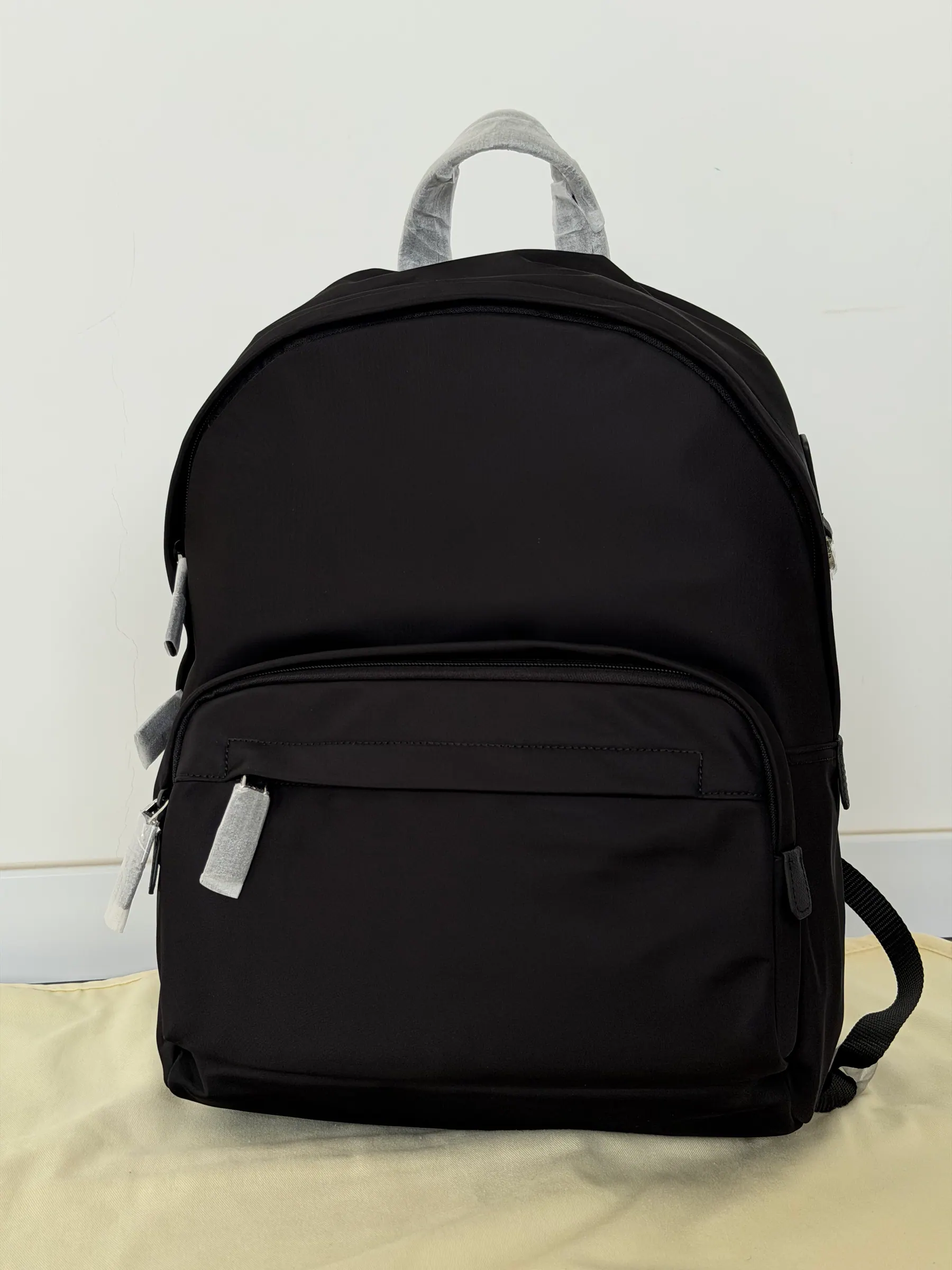 普拉达 尼龙双肩包 2VZ066 29x40x17cm