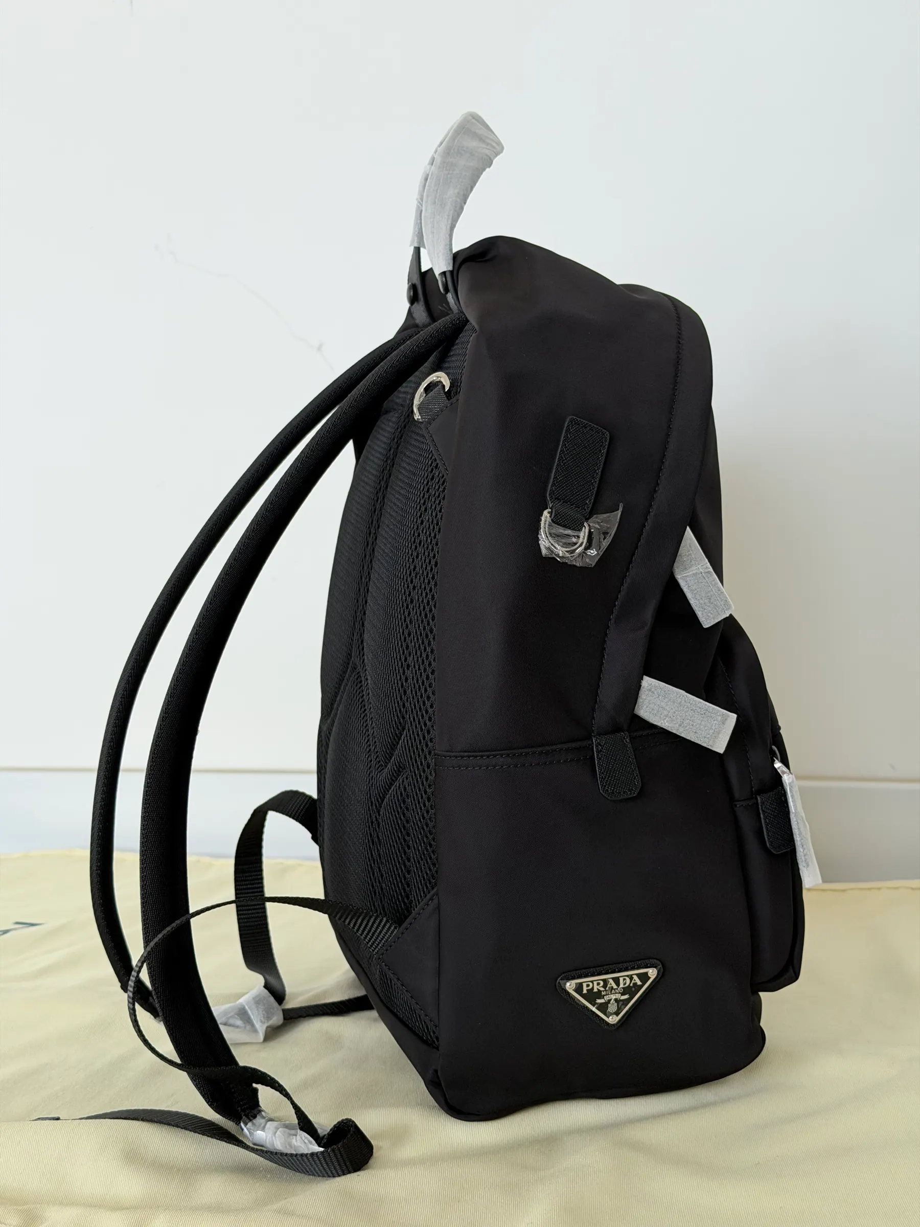 普拉达 尼龙双肩包 2VZ066 29x40x17cm