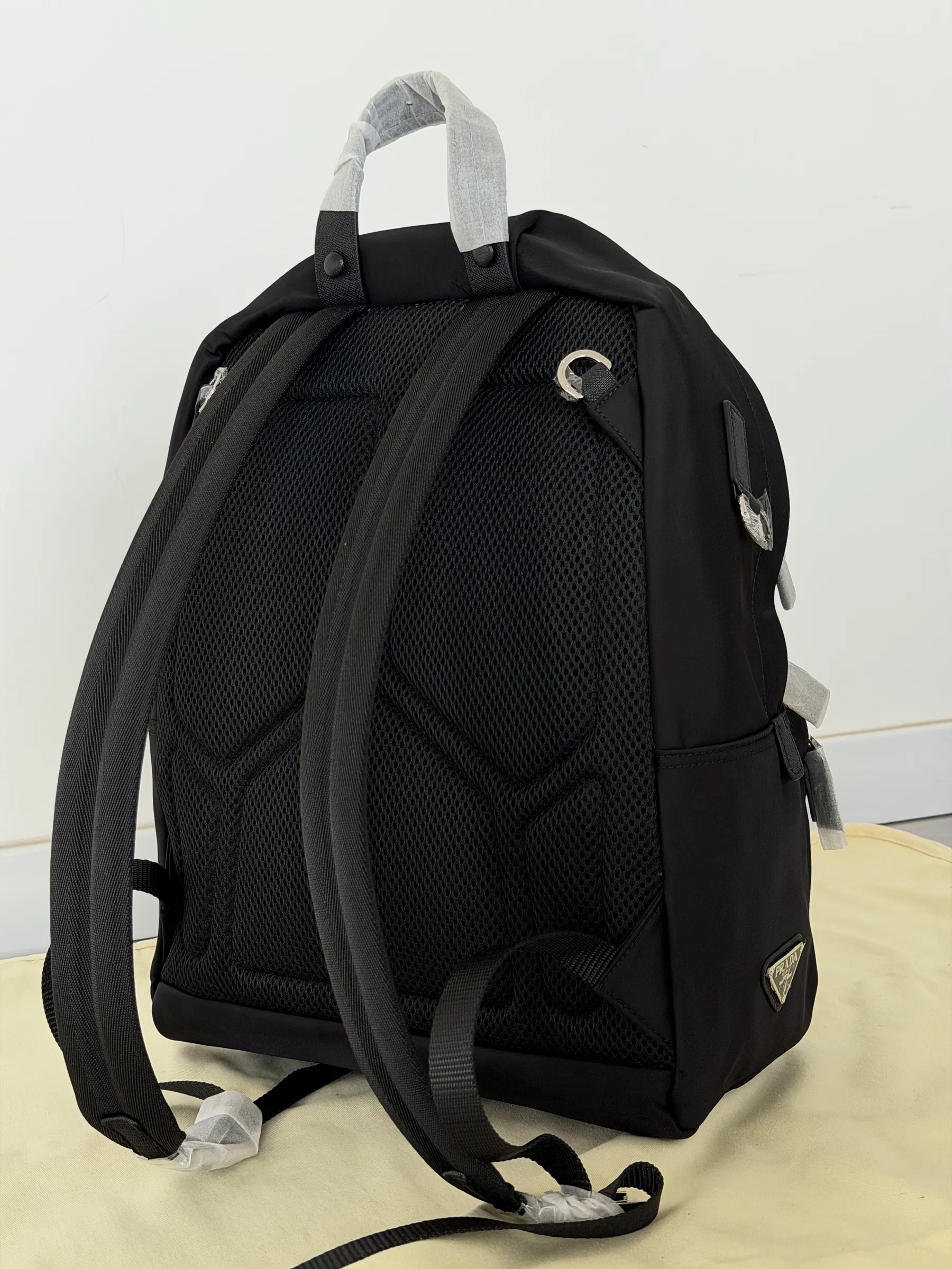 普拉达 尼龙双肩包 2VZ066 29x40x17cm