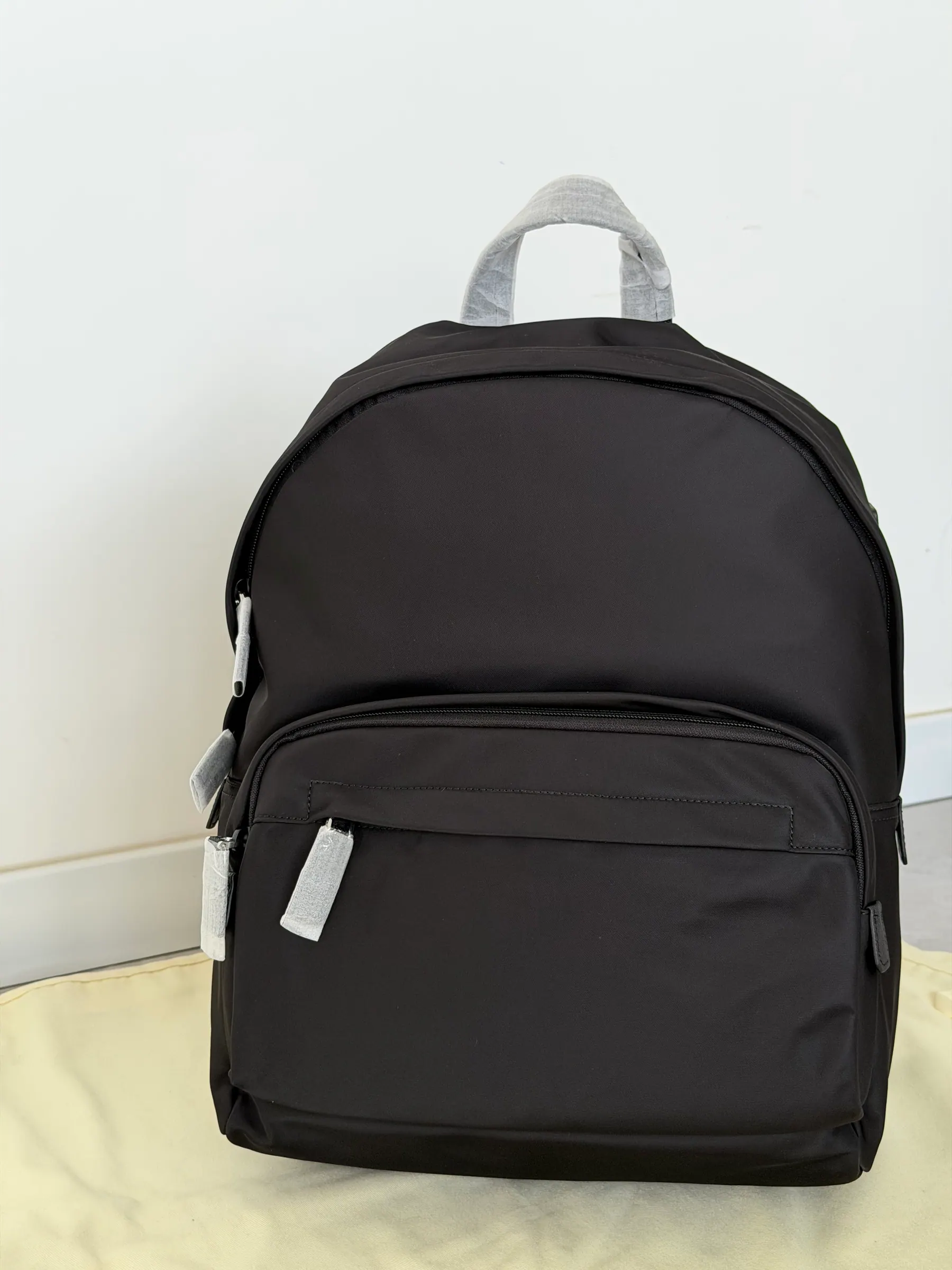 普拉达 尼龙双肩包 2VZ066 29x40x17cm