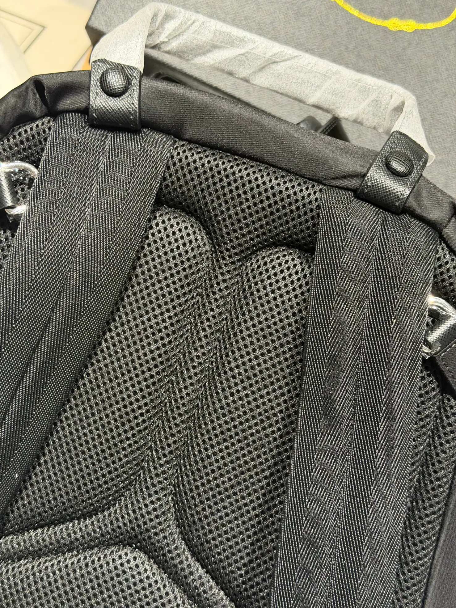 普拉达 尼龙双肩包 2VZ066 29x40x17cm