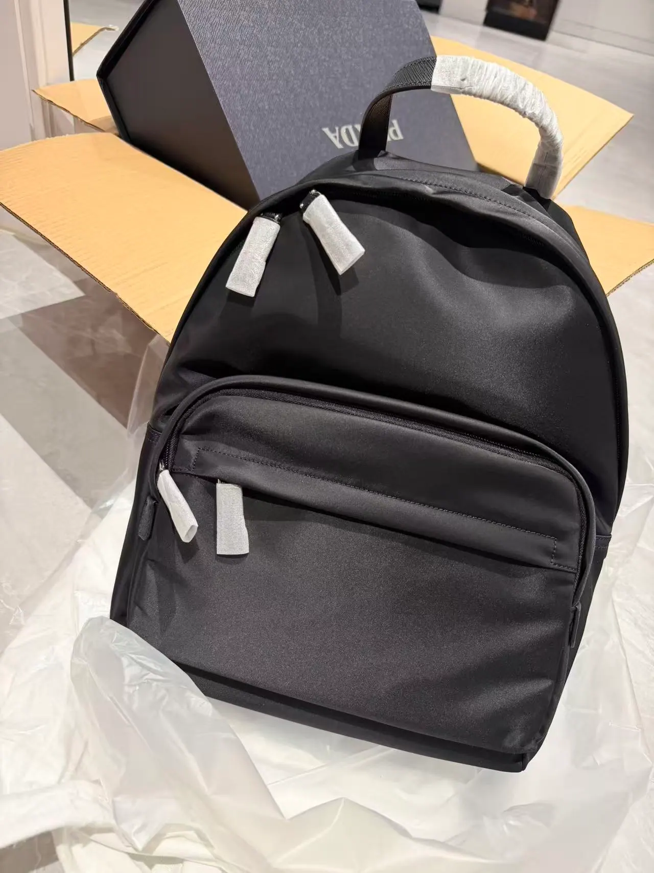普拉达 尼龙双肩包 2VZ066 29x40x17cm