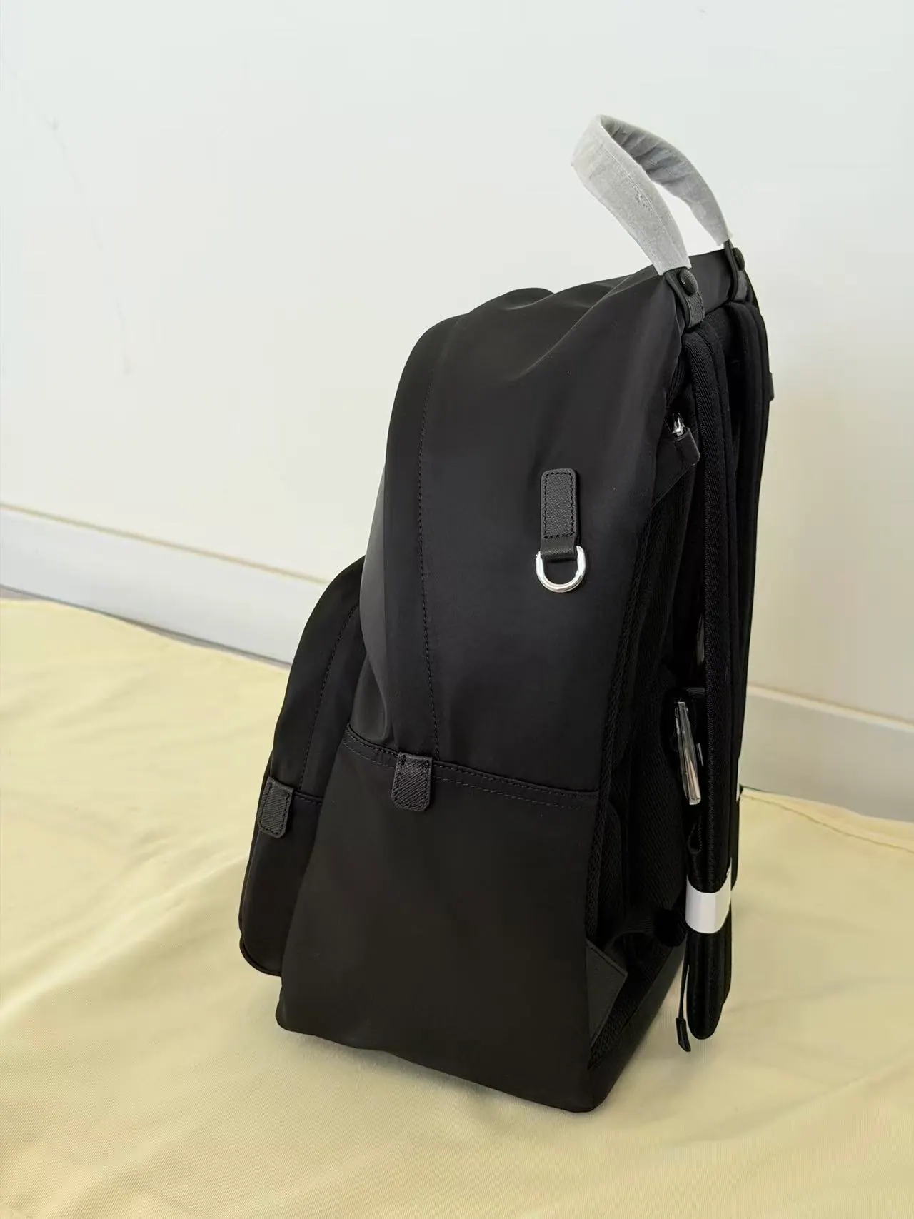 普拉达 尼龙双肩包 2VZ066 29x40x17cm