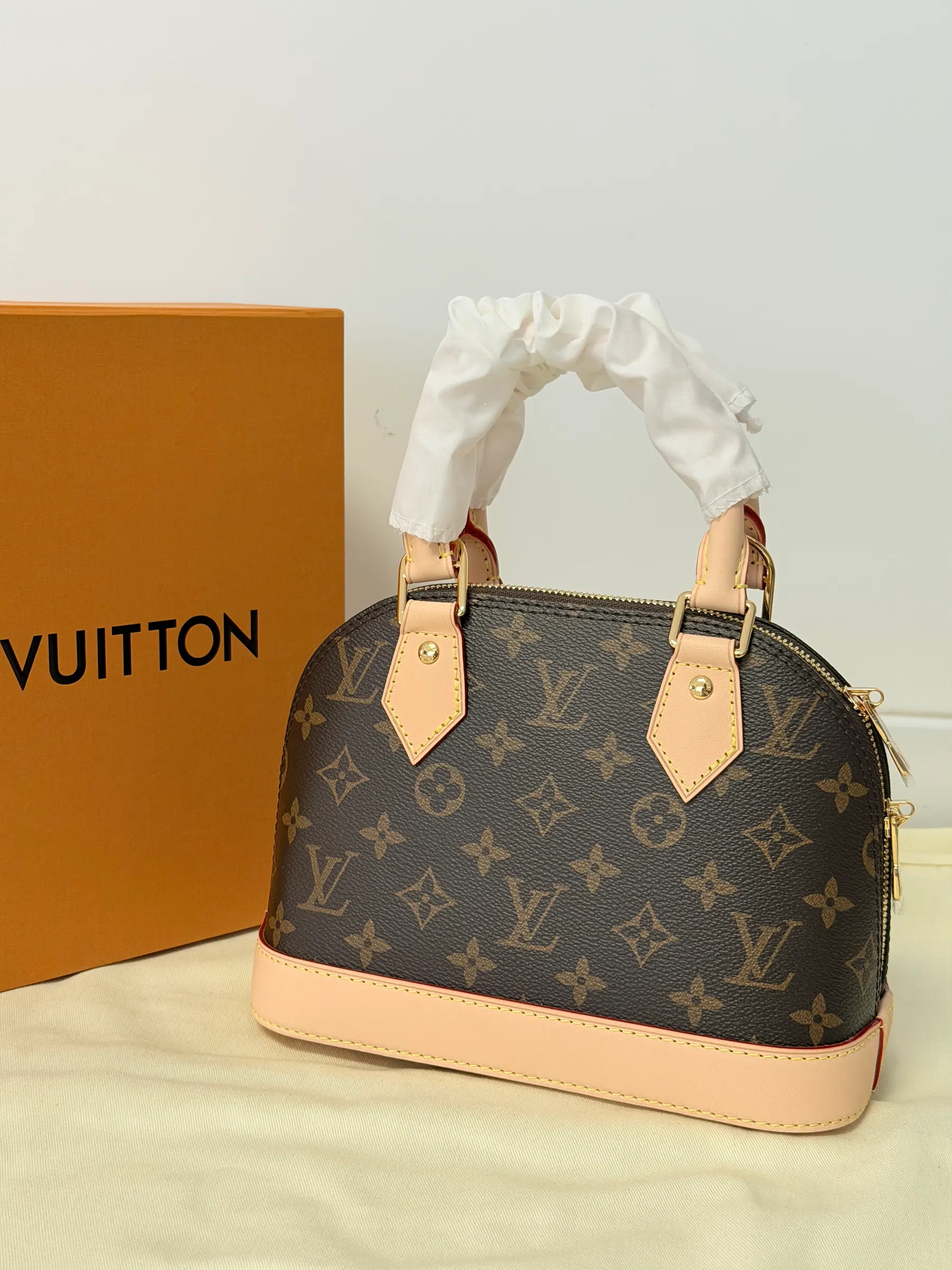 路易威登 Alma BB Monogram M53152 25*19*12cm