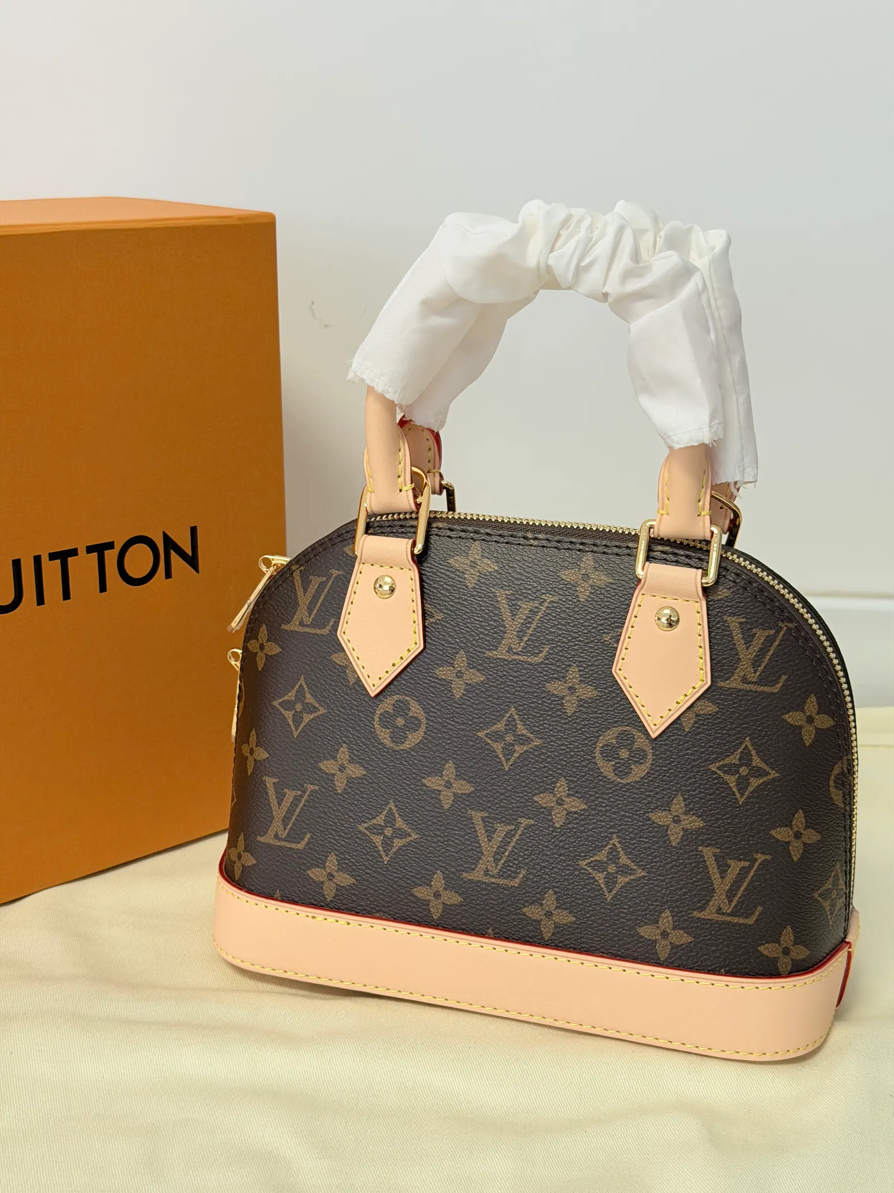 路易威登 Alma BB Monogram M53152 25*19*12cm