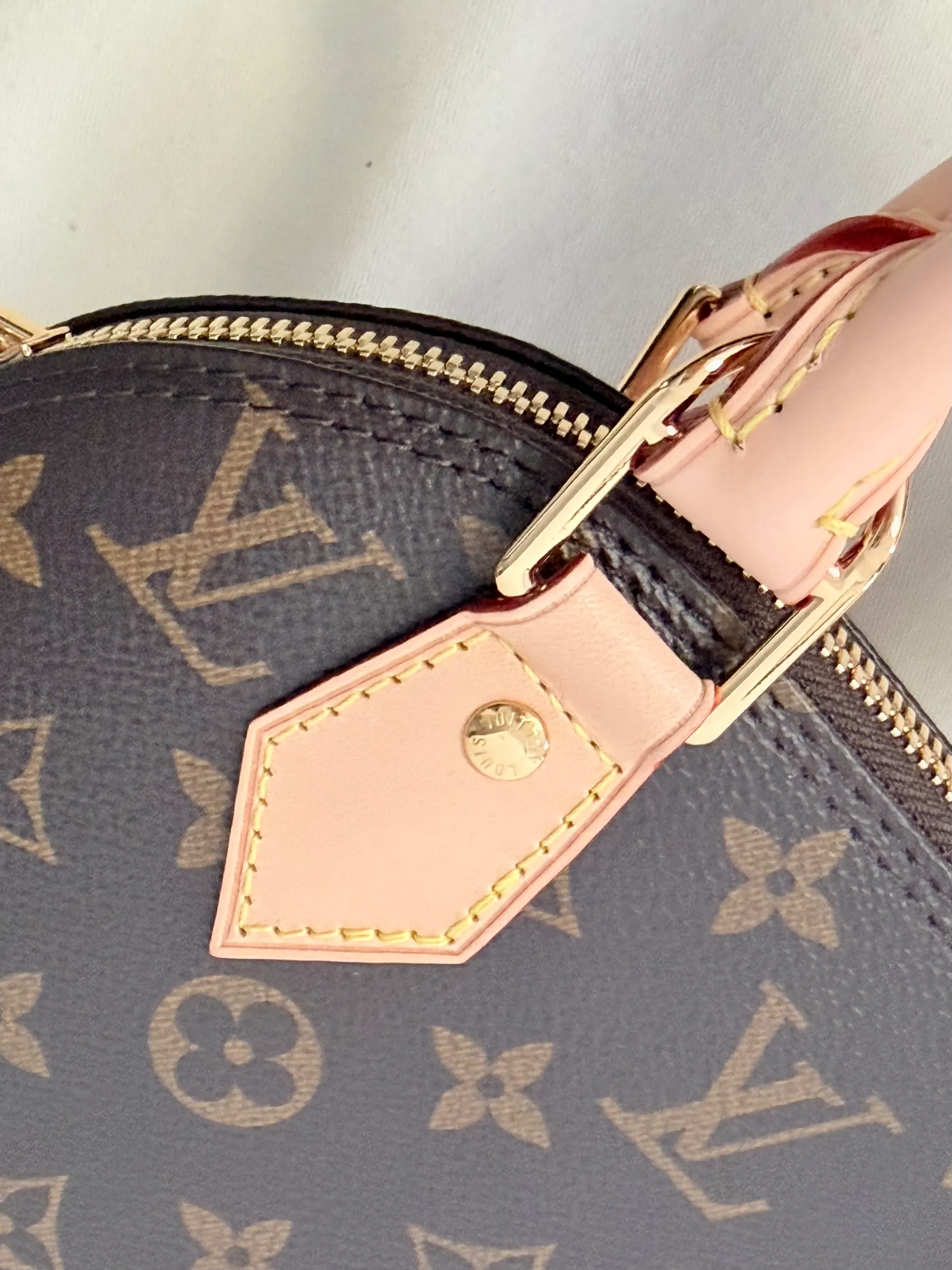 路易威登 Alma BB Monogram M53152 25*19*12cm