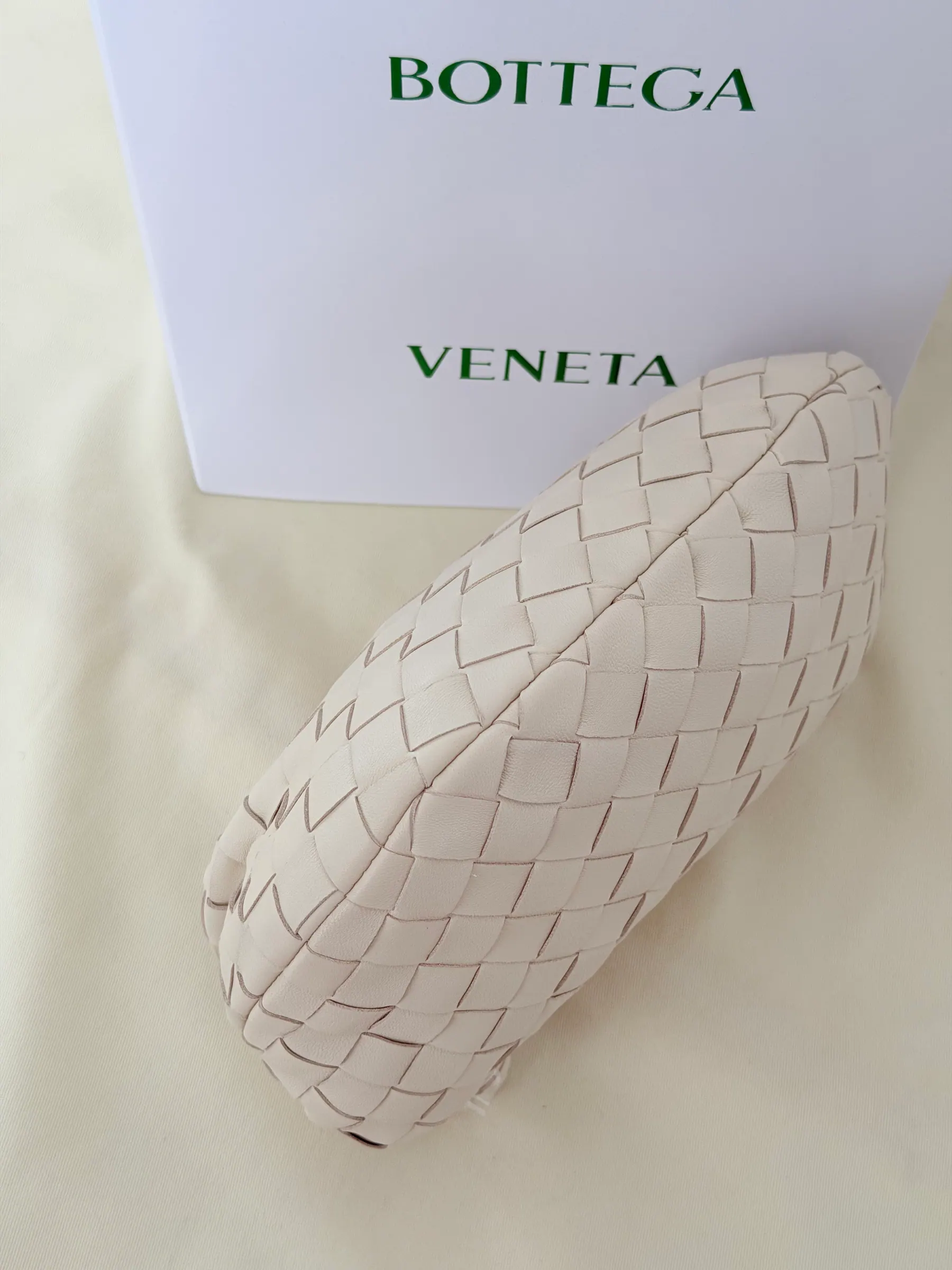 BOTTEGA VENETA 羊羔皮迷你 Jodie 包 651876 23*15*5cm