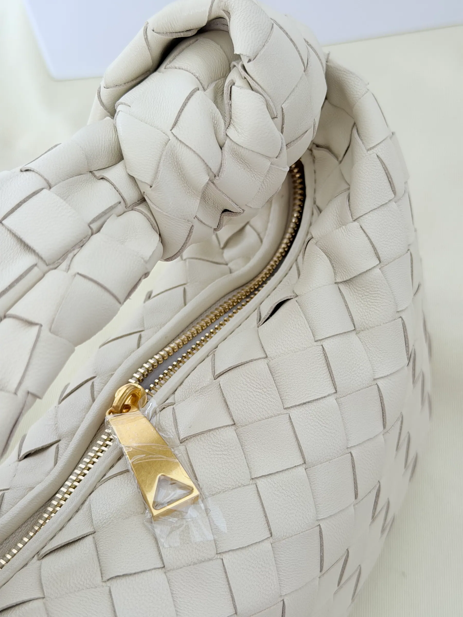 BOTTEGA VENETA 羊羔皮迷你 Jodie 包 651876 23*15*5cm