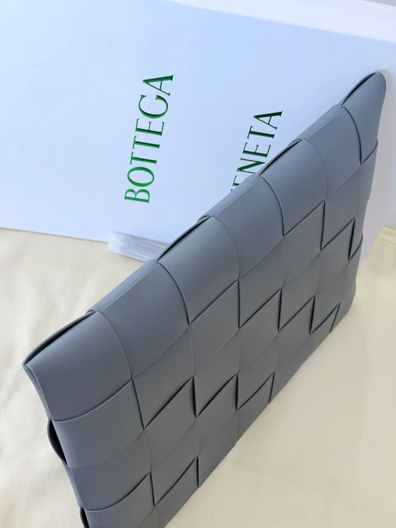 BOTTEGA VENETA 葆蝶家 22FW Cassette 手拿包 35x25cm
