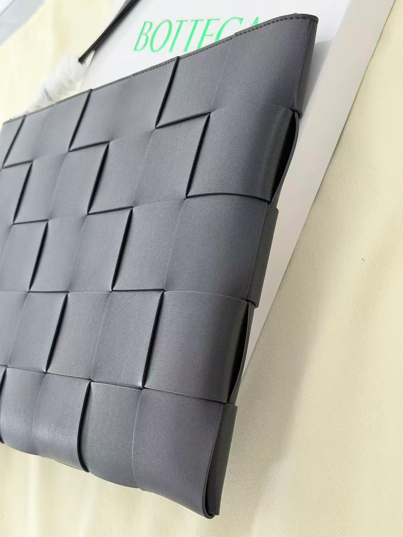 BOTTEGA VENETA 葆蝶家 22FW Cassette 手拿包 35x25cm