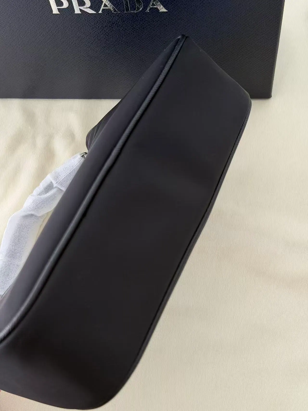 Prada Tessuto 尼龙迷你水桶包 1N204M 22x18x6cm