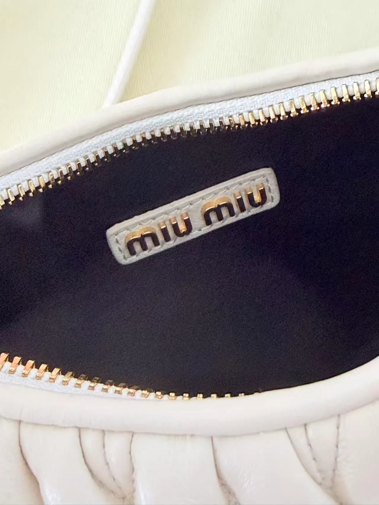 Miu Miu Matelassé Wander Hobo包 5BC125 20x6cm x17cm