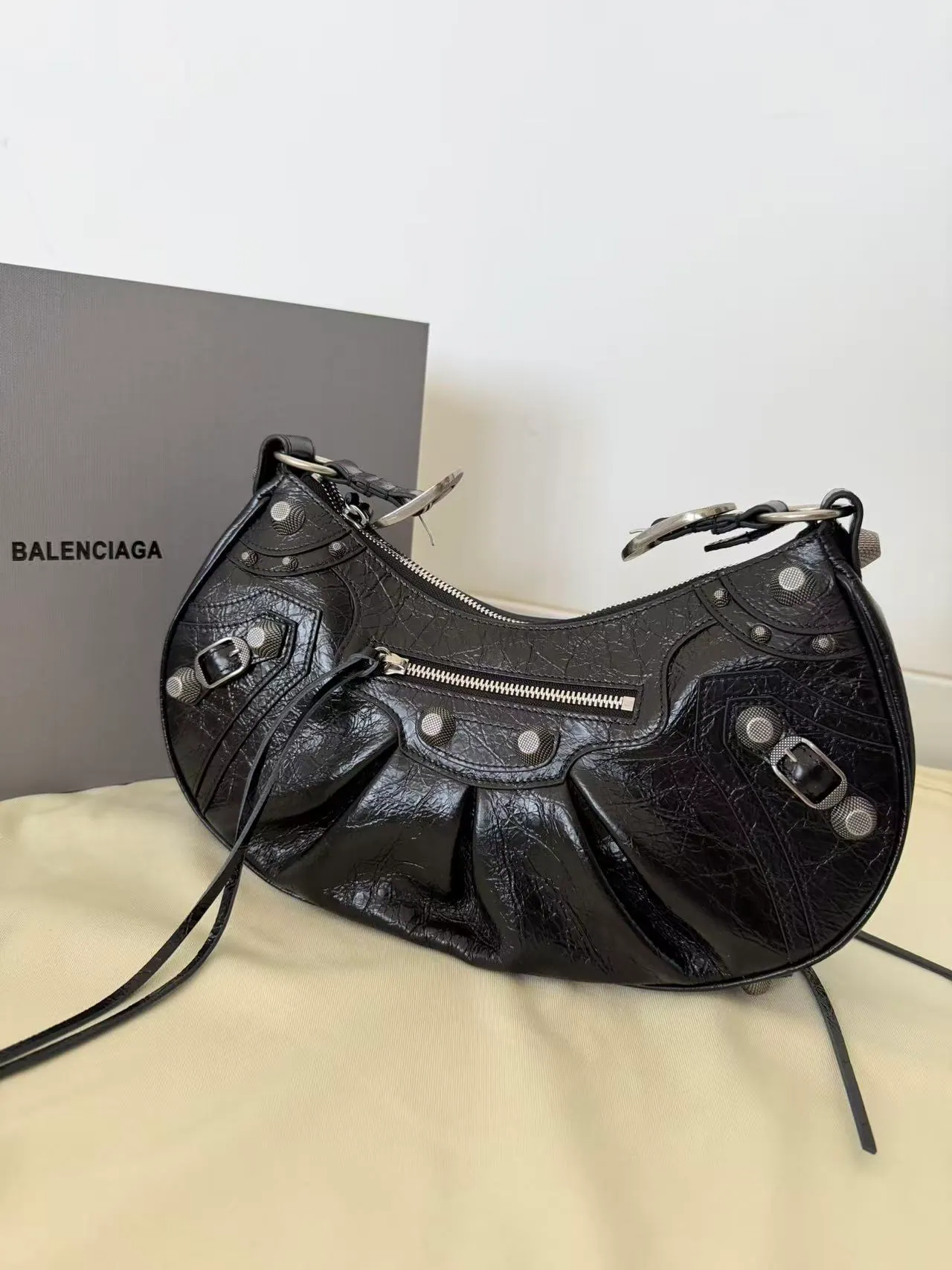 Balenciaga Le Cagole 皮革单肩包 33x16x8.4cm