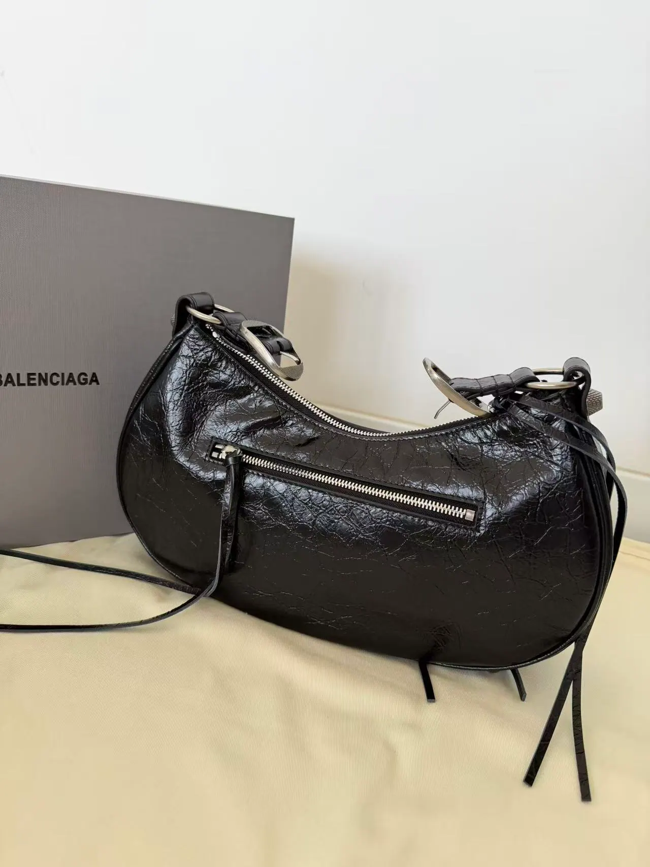 Balenciaga Le Cagole 皮革单肩包 33x16x8.4cm