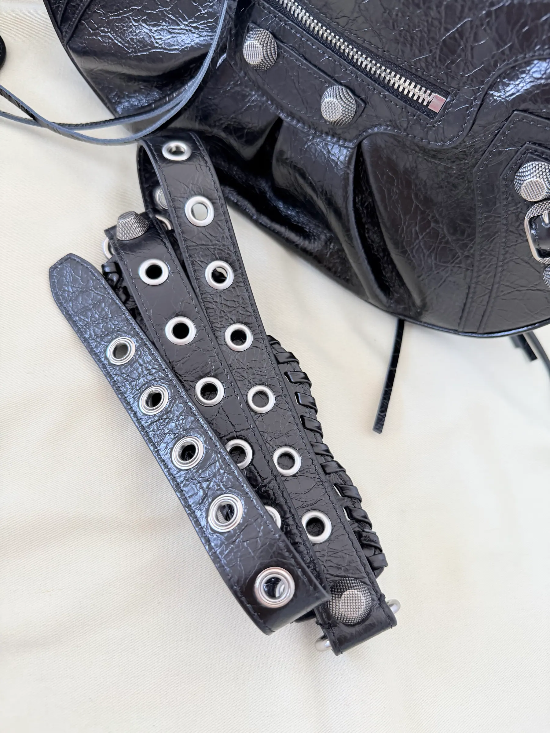 Balenciaga Le Cagole 皮革单肩包 33x16x8.4cm