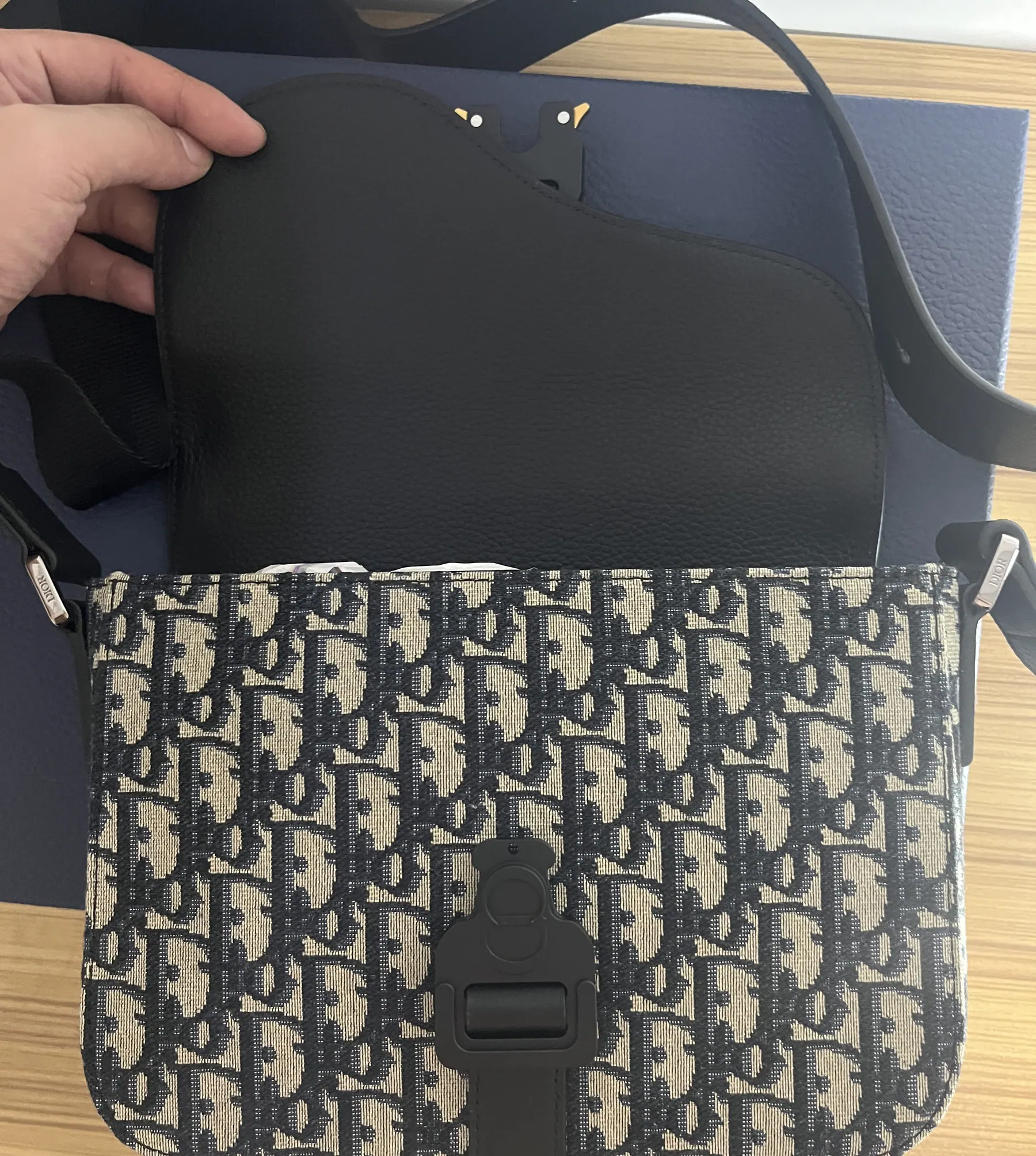 M9 Dior 小号 Saddle 翻盖邮差包 1ADPO049YKS 23 x 17.5 x 6cm