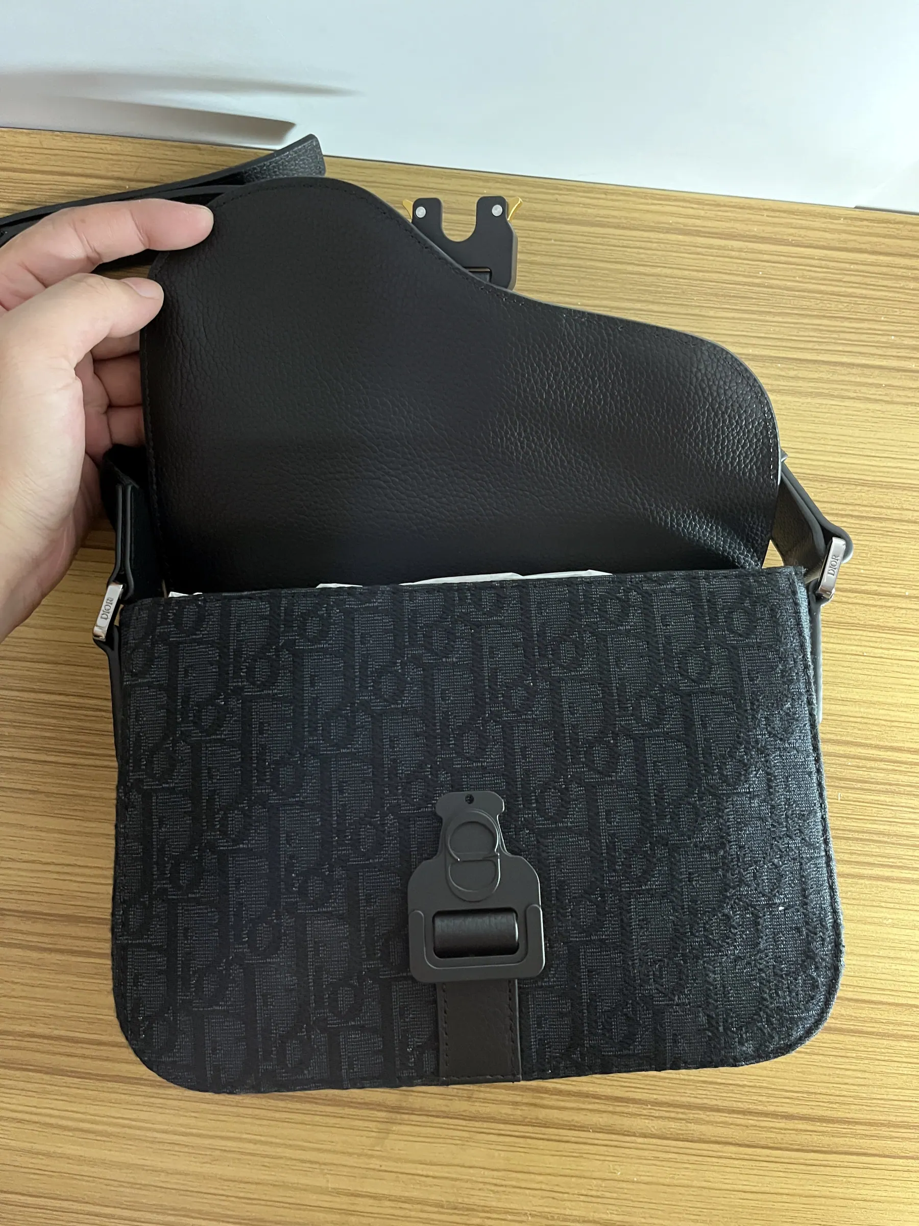 M9 Dior 小号 Saddle 翻盖邮差包 1ADPO049YKS 23 x 17.5 x 6cm